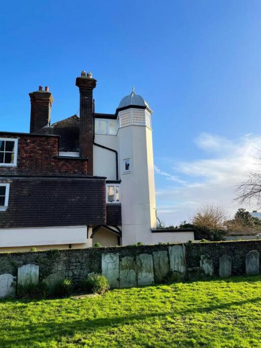 Folkestone Vacations - The Turret- the best view in Folkestone - Property Image 1