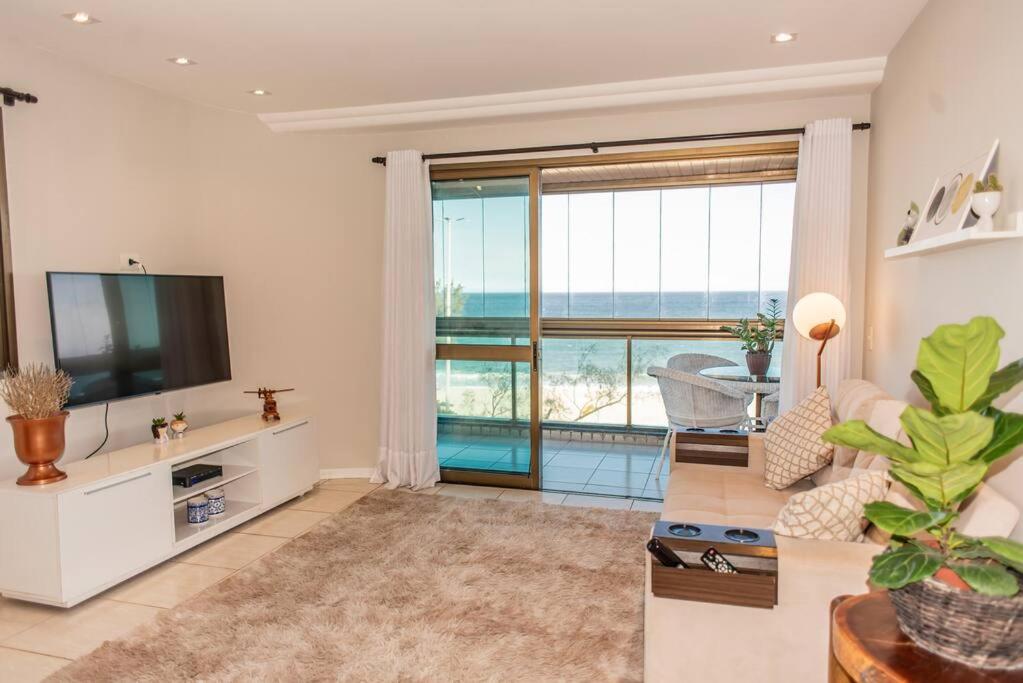 Apt frente ao mar com piscina - Posto 9 Recreio