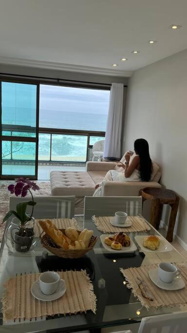 Apt frente ao mar com piscina - Posto 9 Recreio