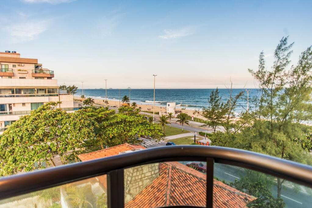 Apt frente ao mar com piscina - Posto 9 Recreio