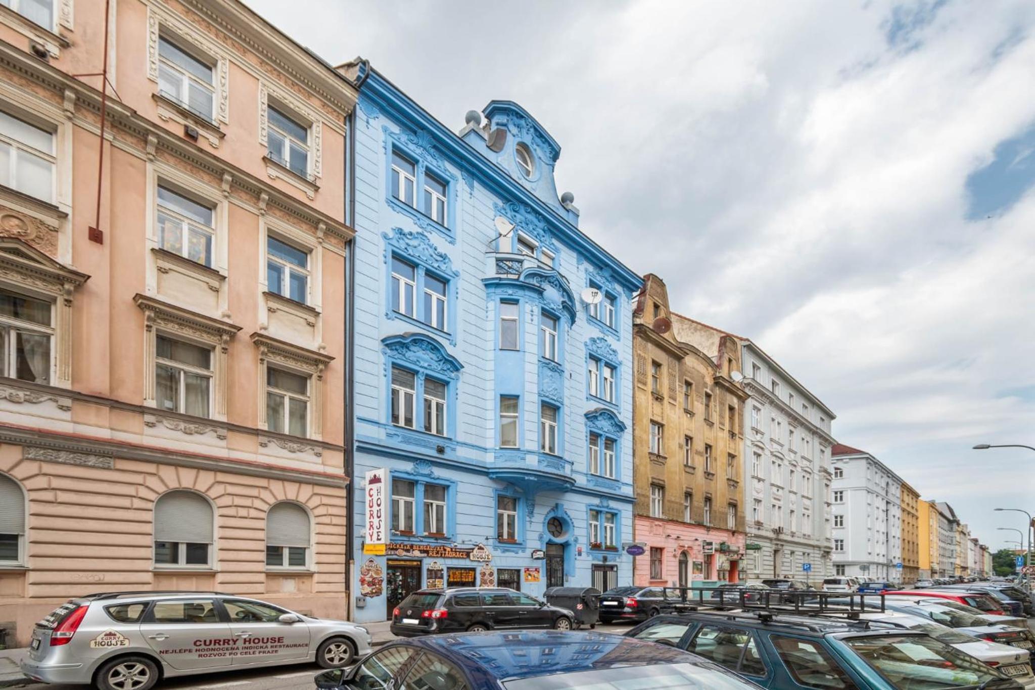 7th Heaven Apartment close to metro and center