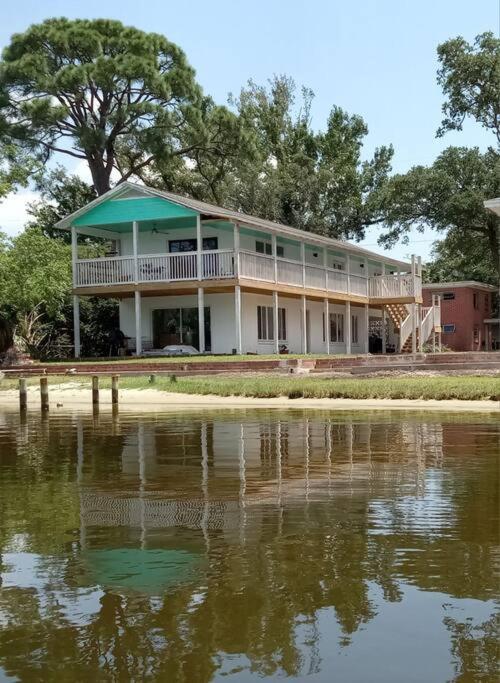 Hotel Pensacola Waterfront Retreat