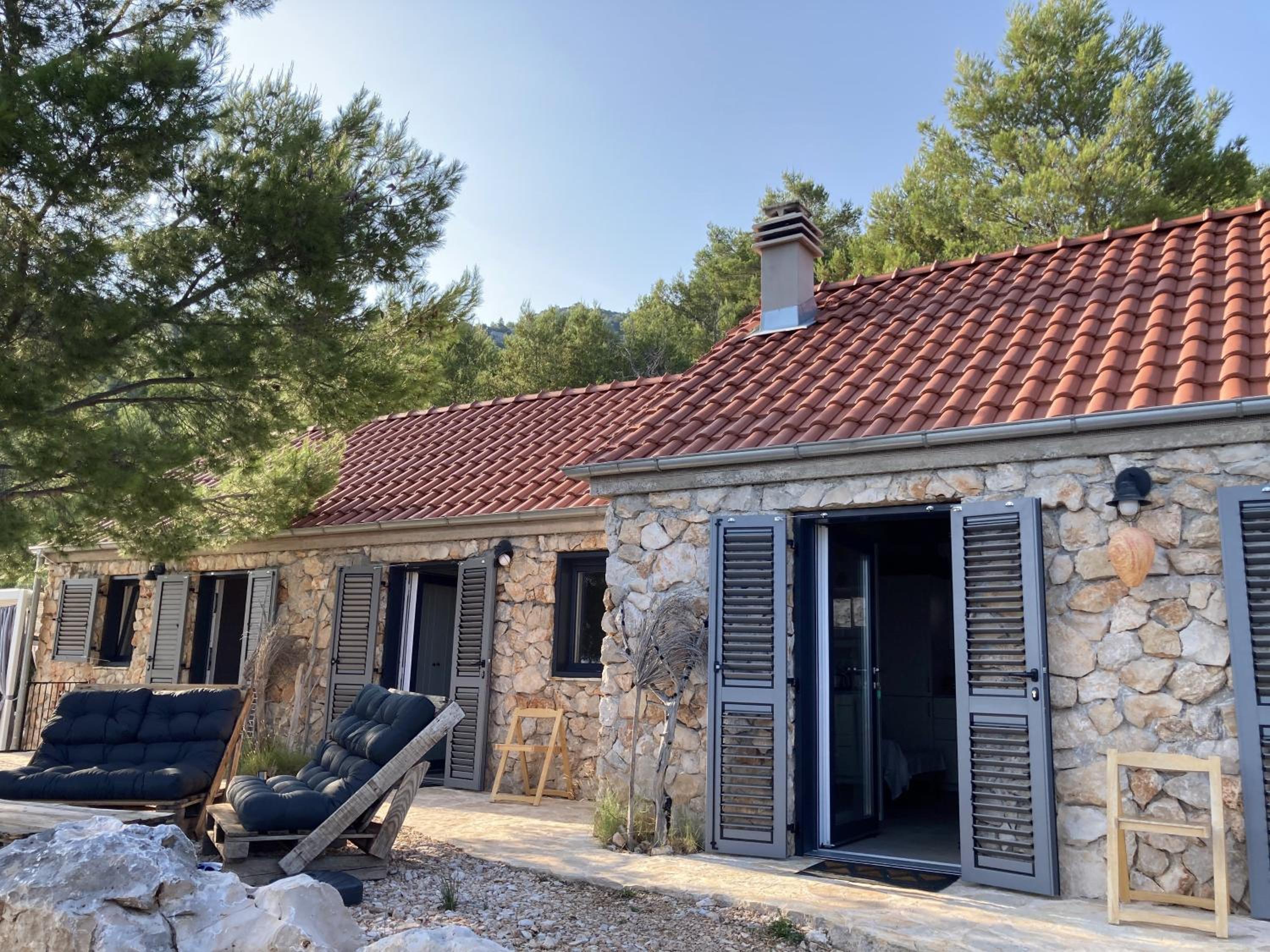 Sea view Eco house with pool, 250m to beach - Falcon View Hvar