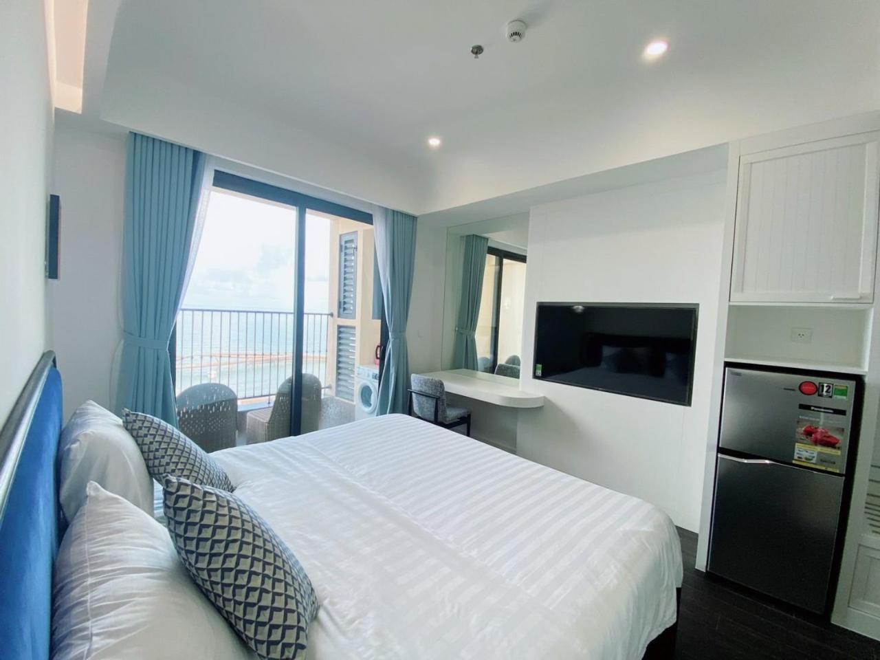 Amore Vista Sunset Apartment view 5