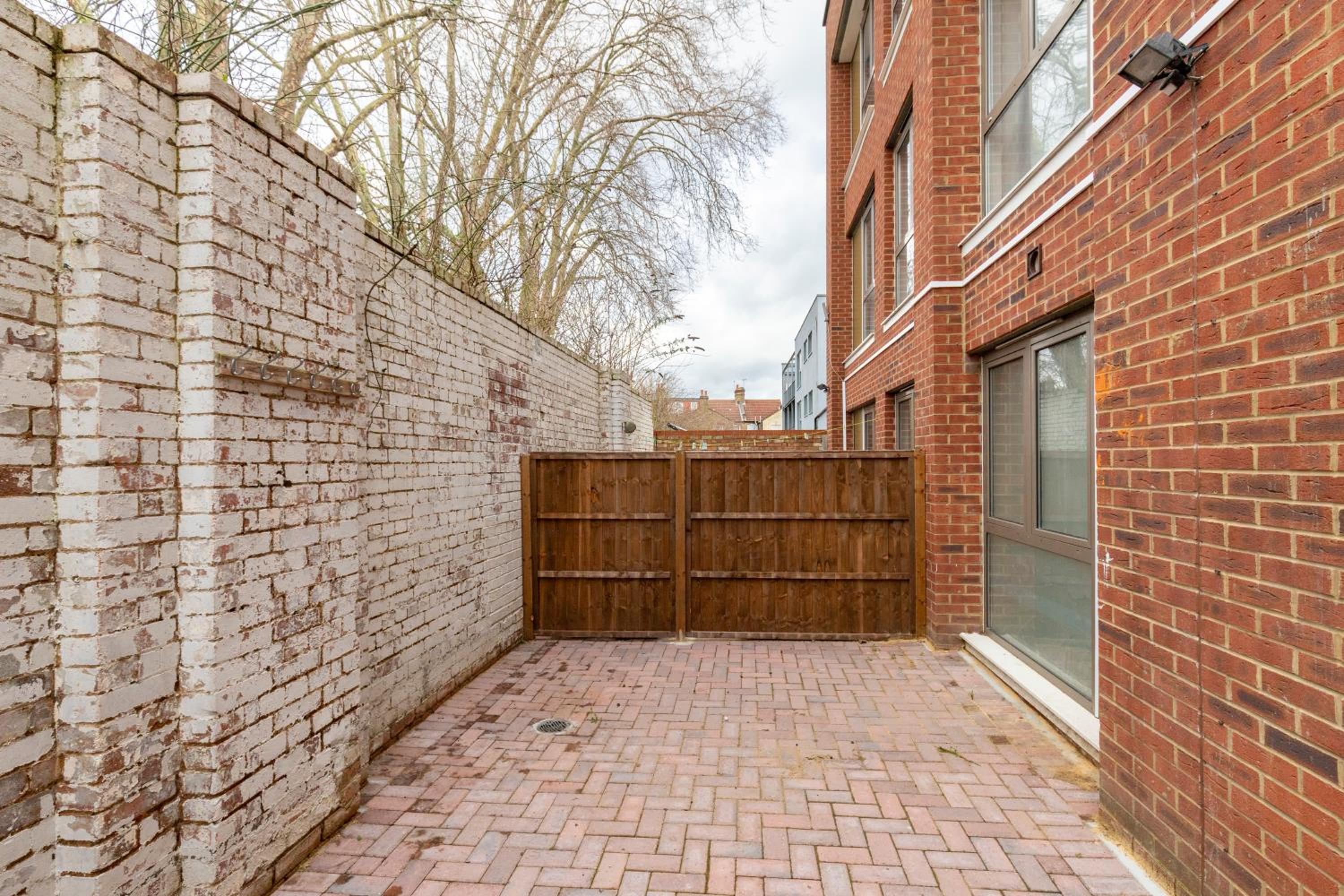 North London - one bed flat- entire unit