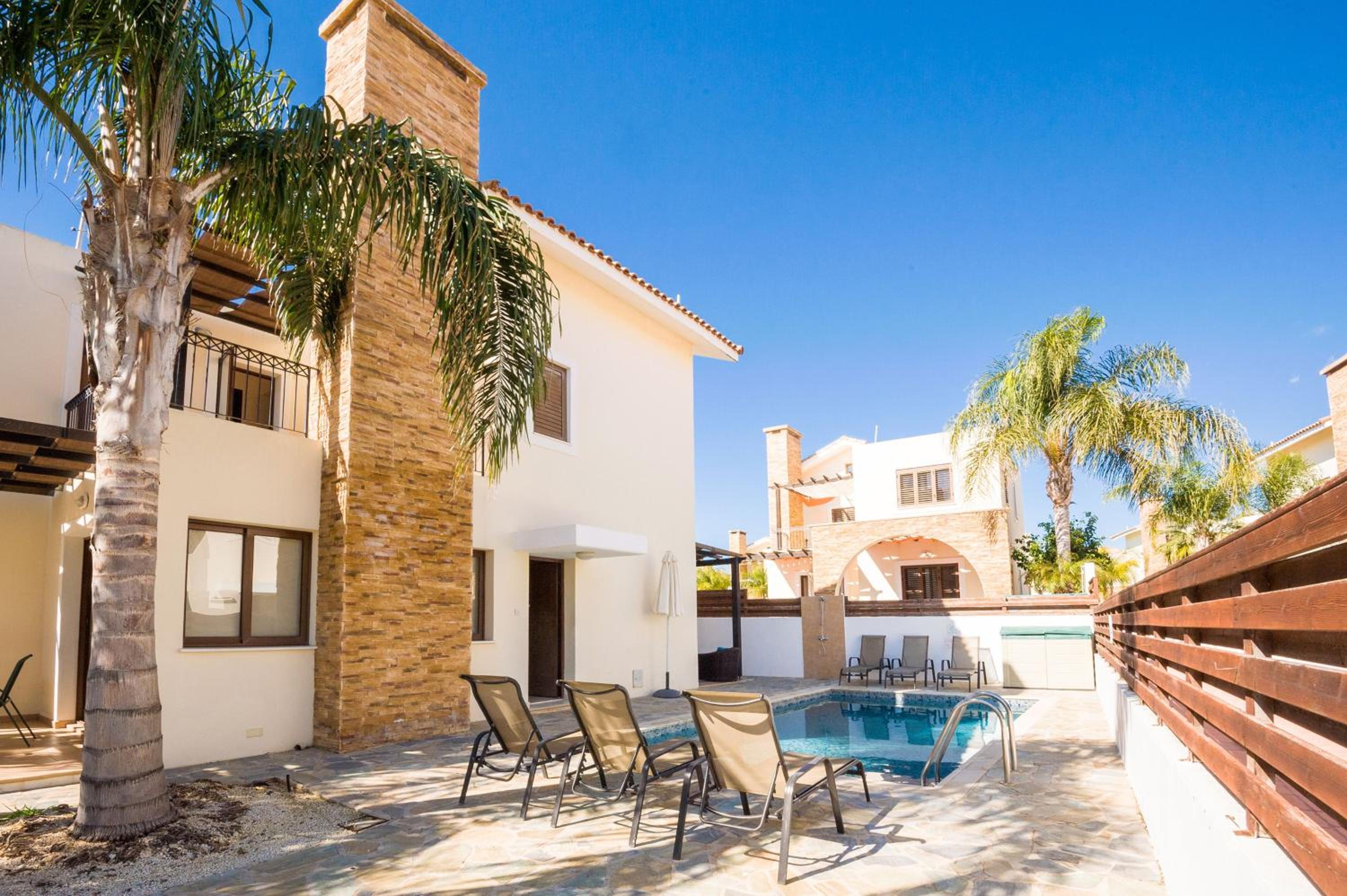 Villa Ioanna - 50m from Med Sea