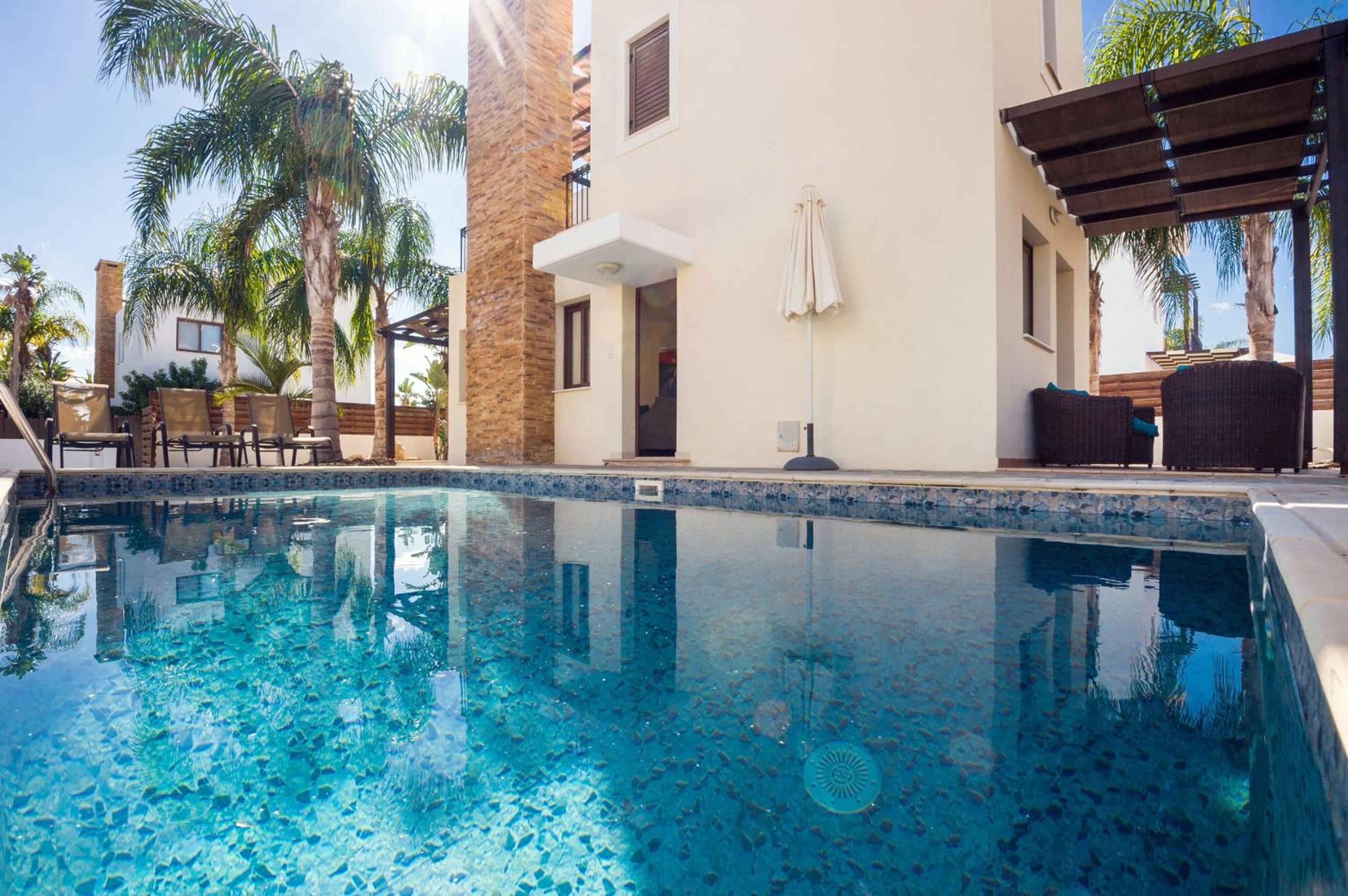 Villa Ioanna - 50m from Med Sea