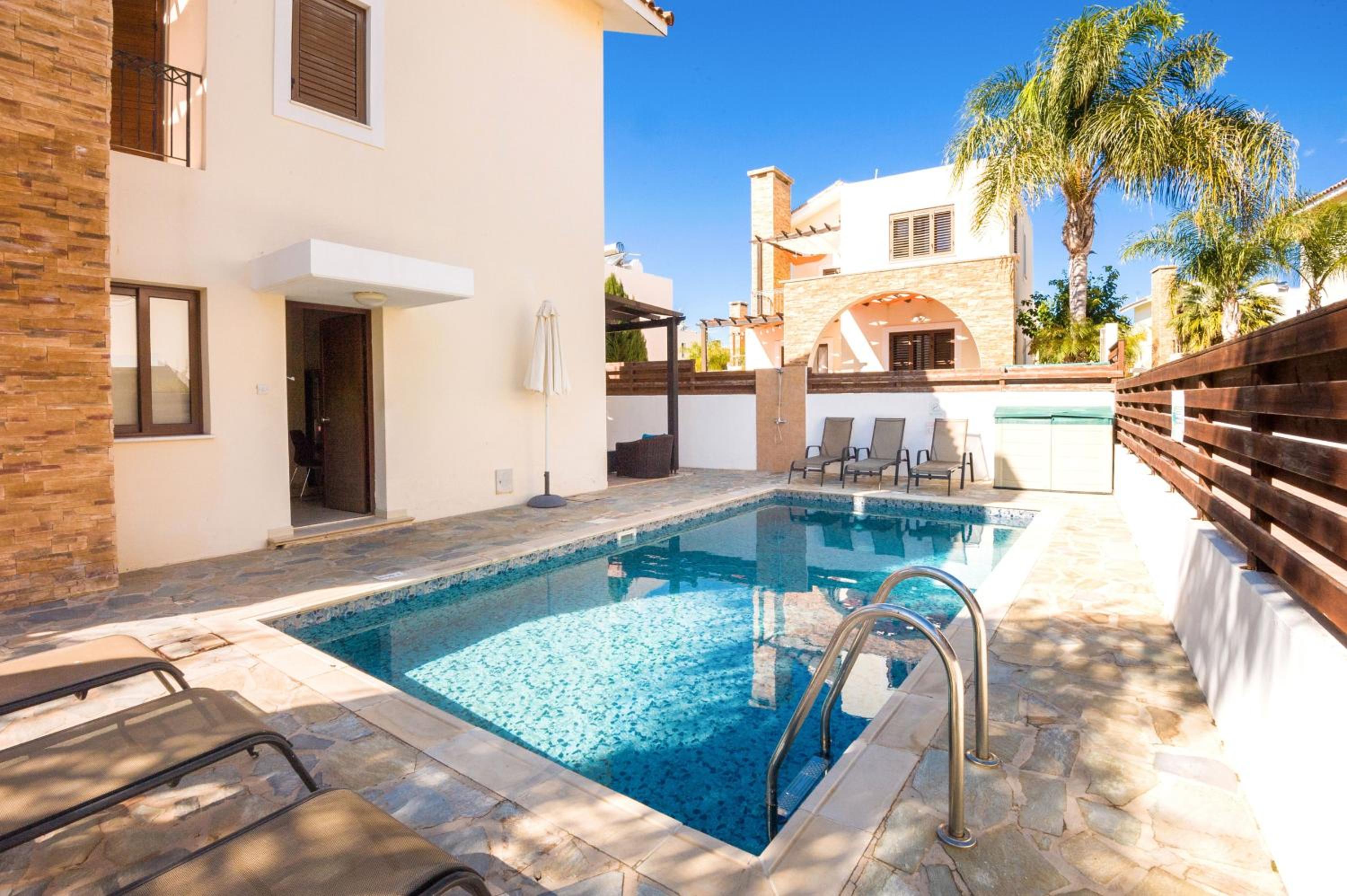 Villa Ioanna - 50m from Med Sea