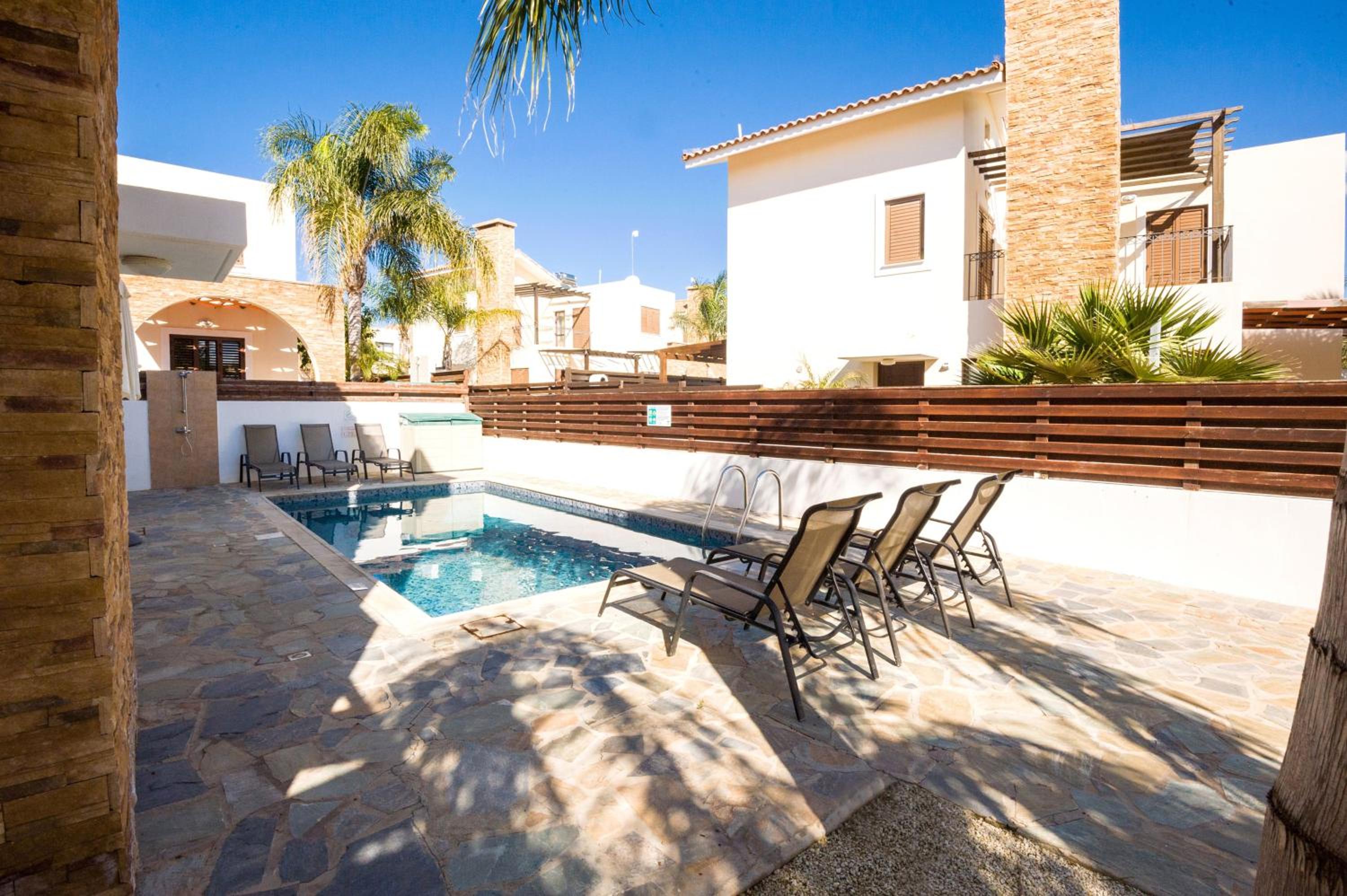 Villa Ioanna - 50m from Med Sea