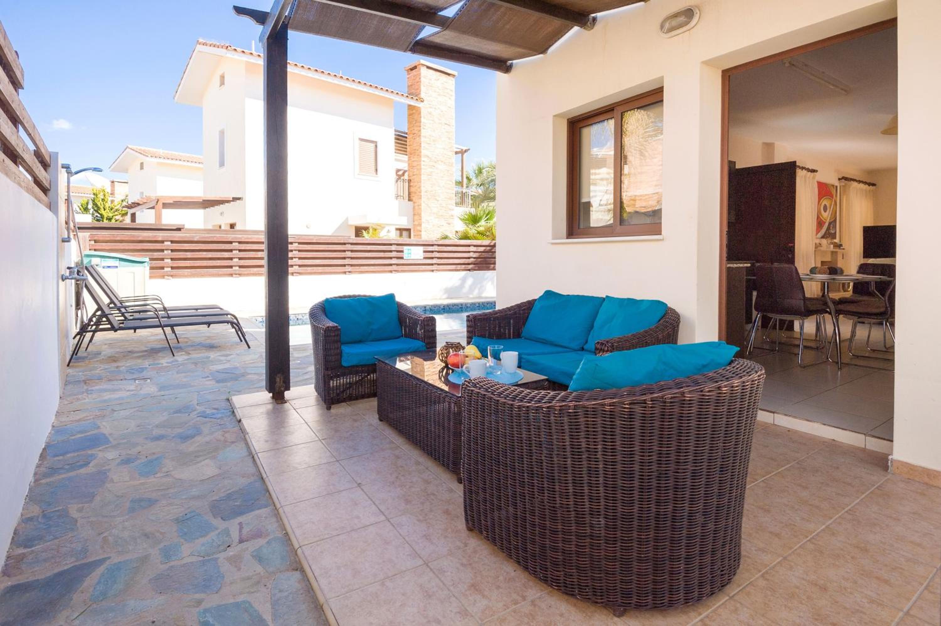 Villa Ioanna - 50m from Med Sea