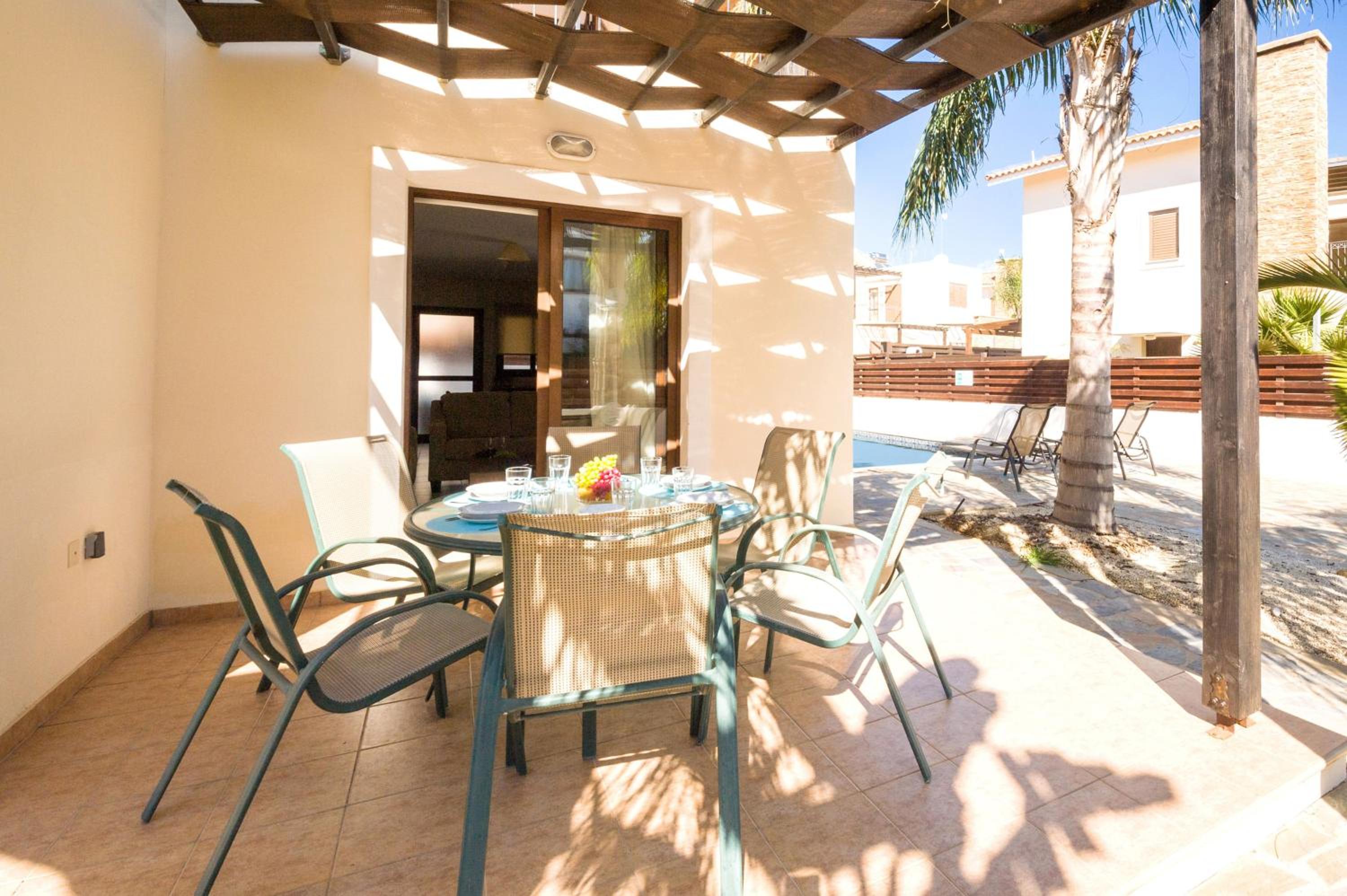 Villa Ioanna - 50m from Med Sea