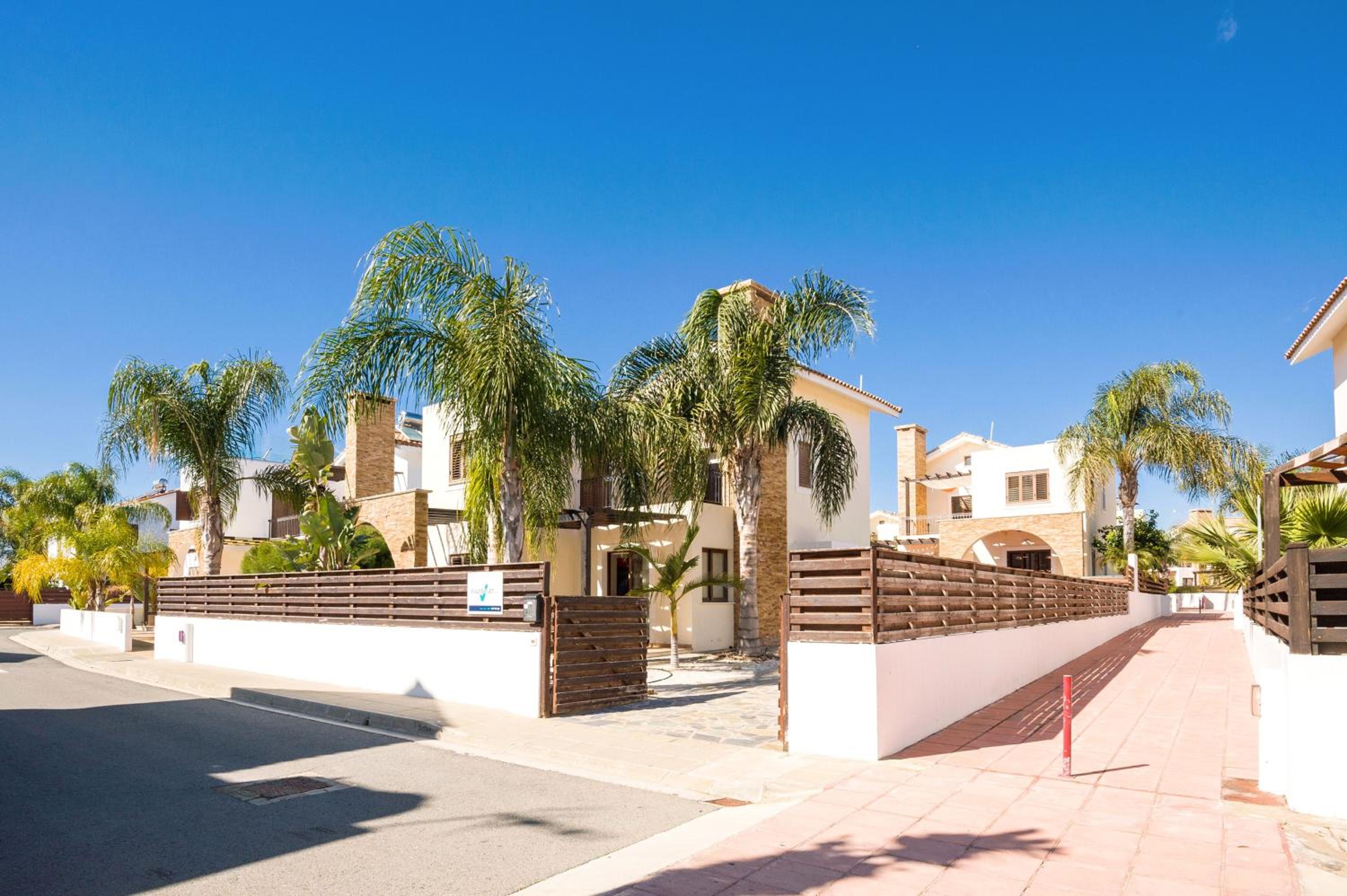 Villa Ioanna - 50m from Med Sea