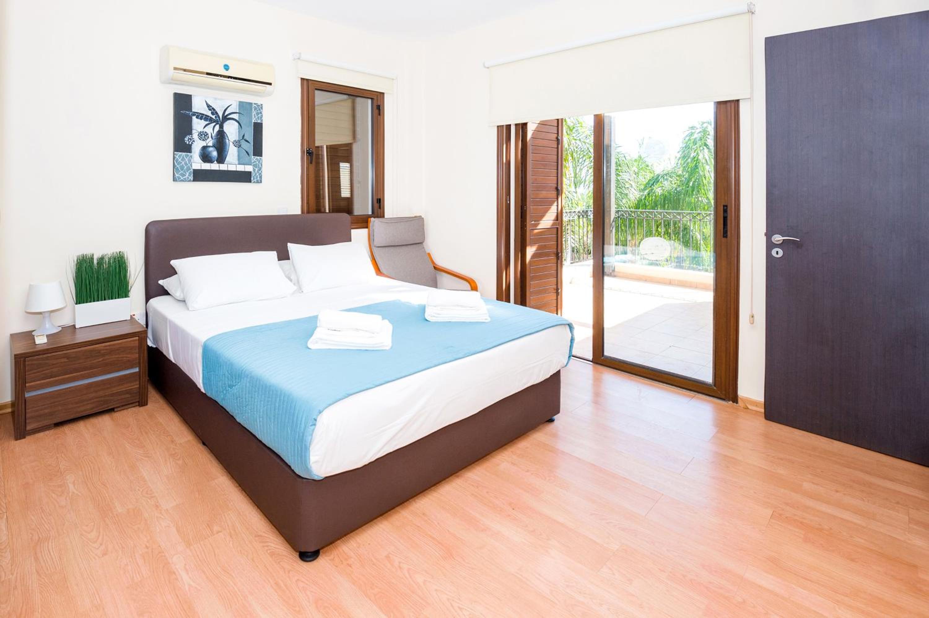 Villa Ioanna - 50m from Med Sea