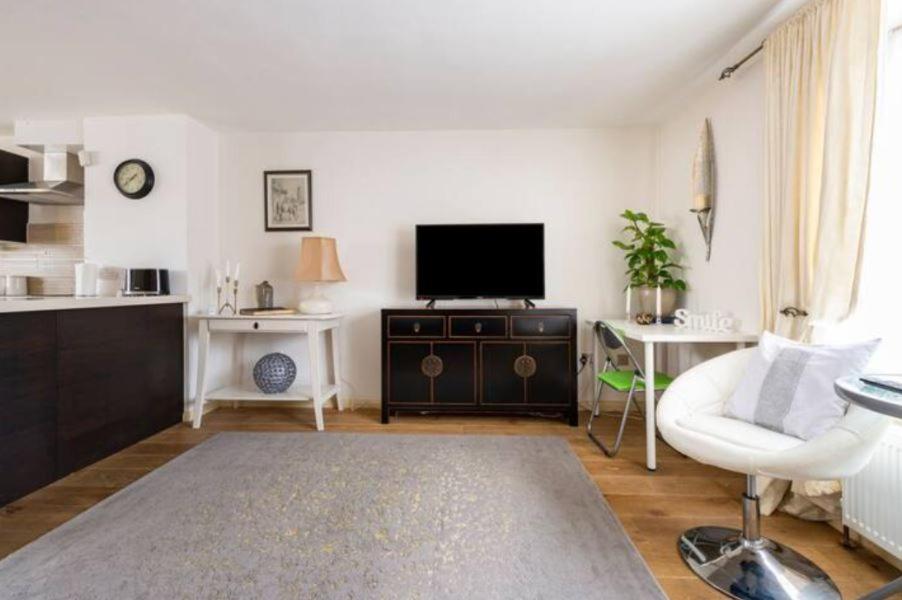 Super Central beautiful Three Bedroom