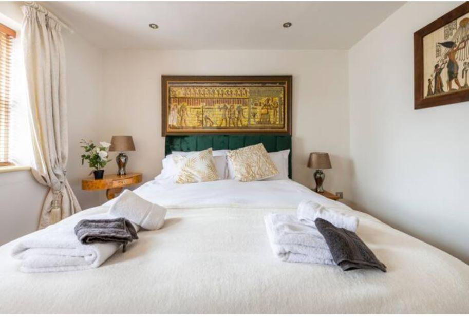 Super Central beautiful Three Bedroom