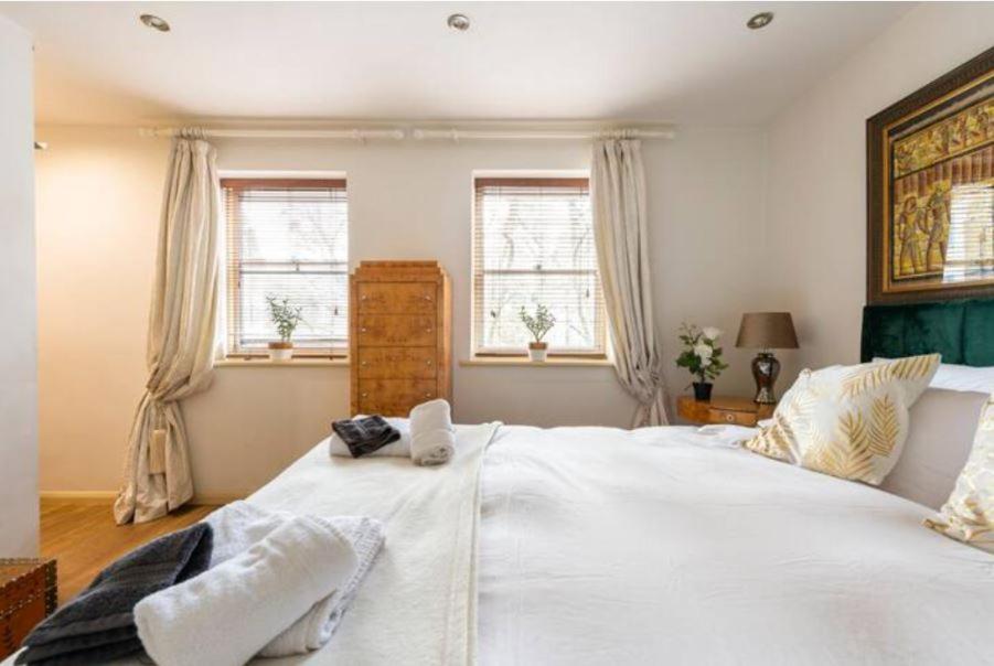Super Central beautiful Three Bedroom