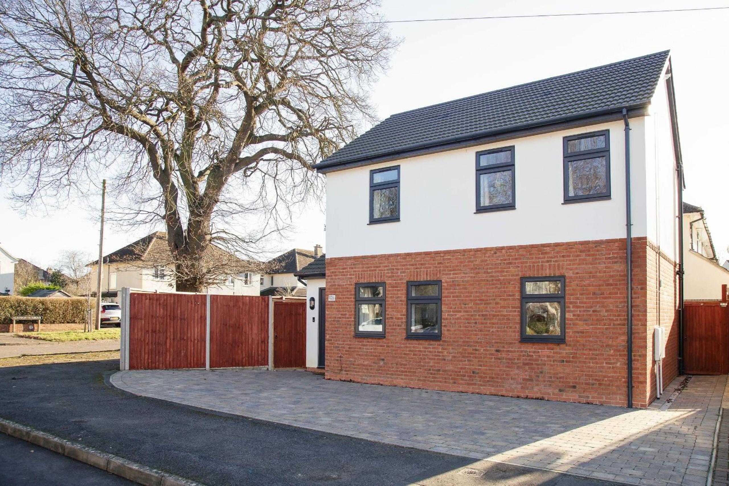 Entire House, 2 Bedrooms - Private with FREE PARKING in Oxford view 4