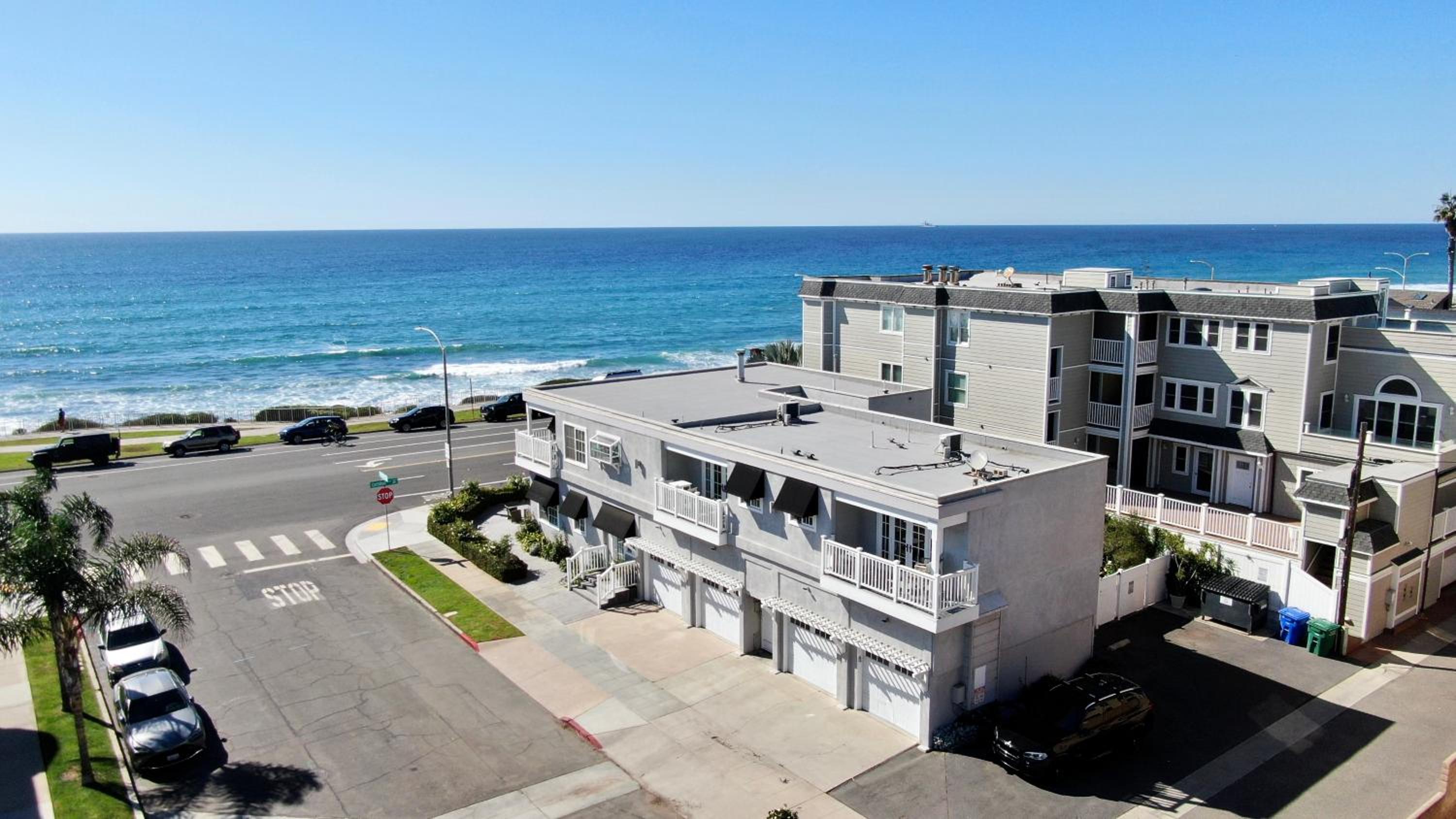 Juniper Beach Entire Home - Sleeps 18 - Oceanfront view 5