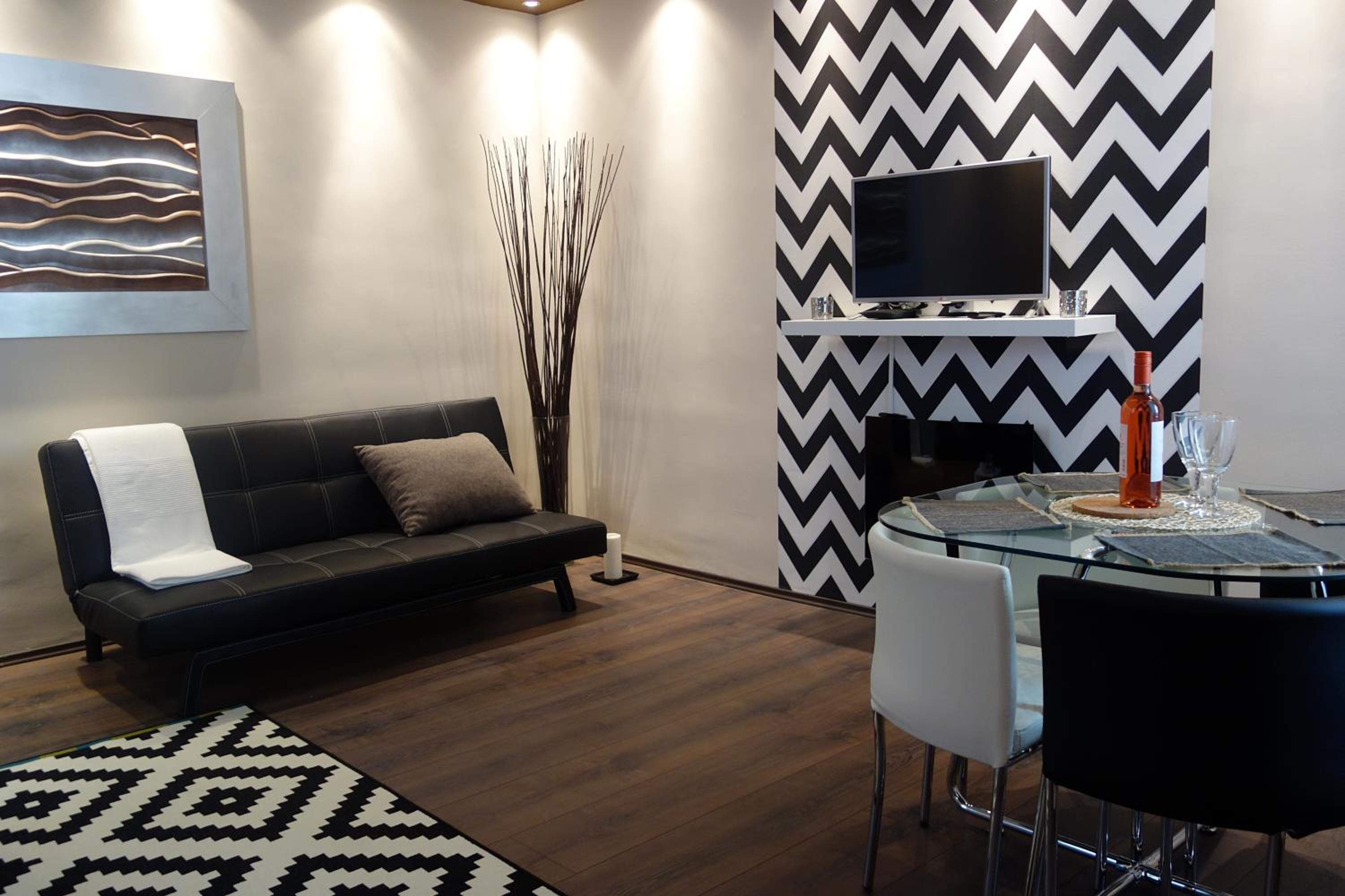Modern Central Apartment view 4
