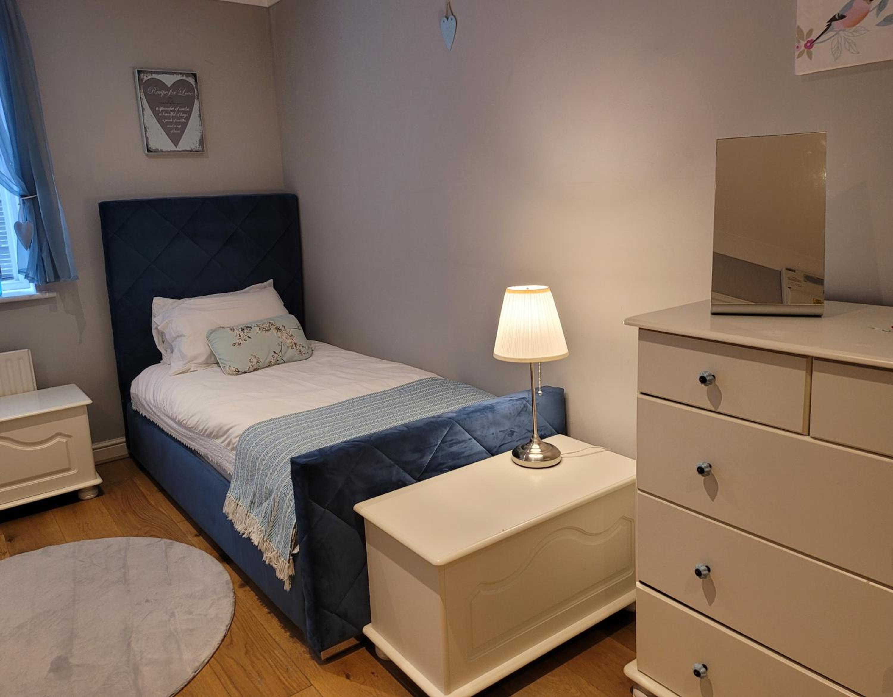Three Bedroom Apartment by Beautiful Park
