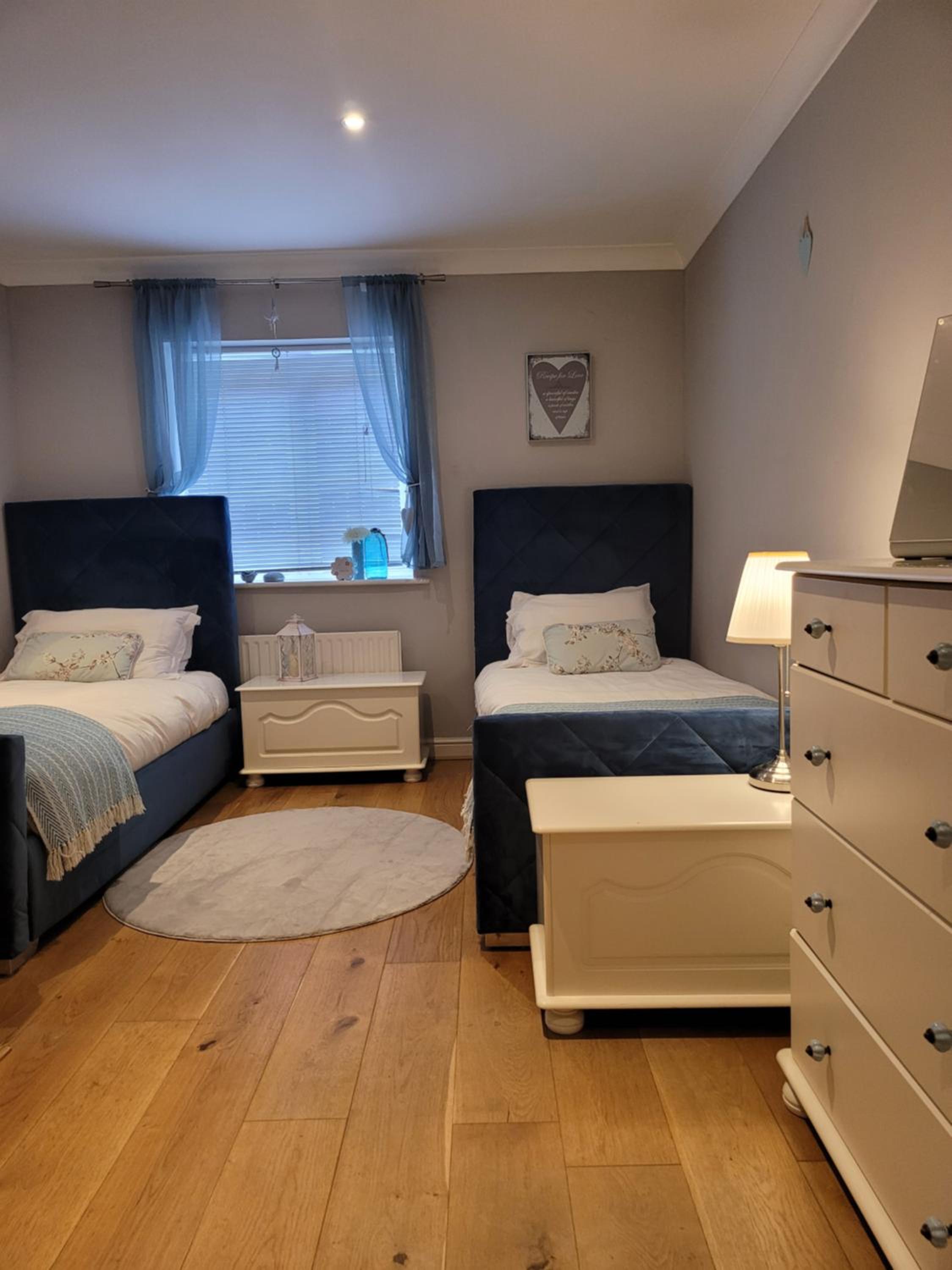 Three Bedroom Apartment by Beautiful Park