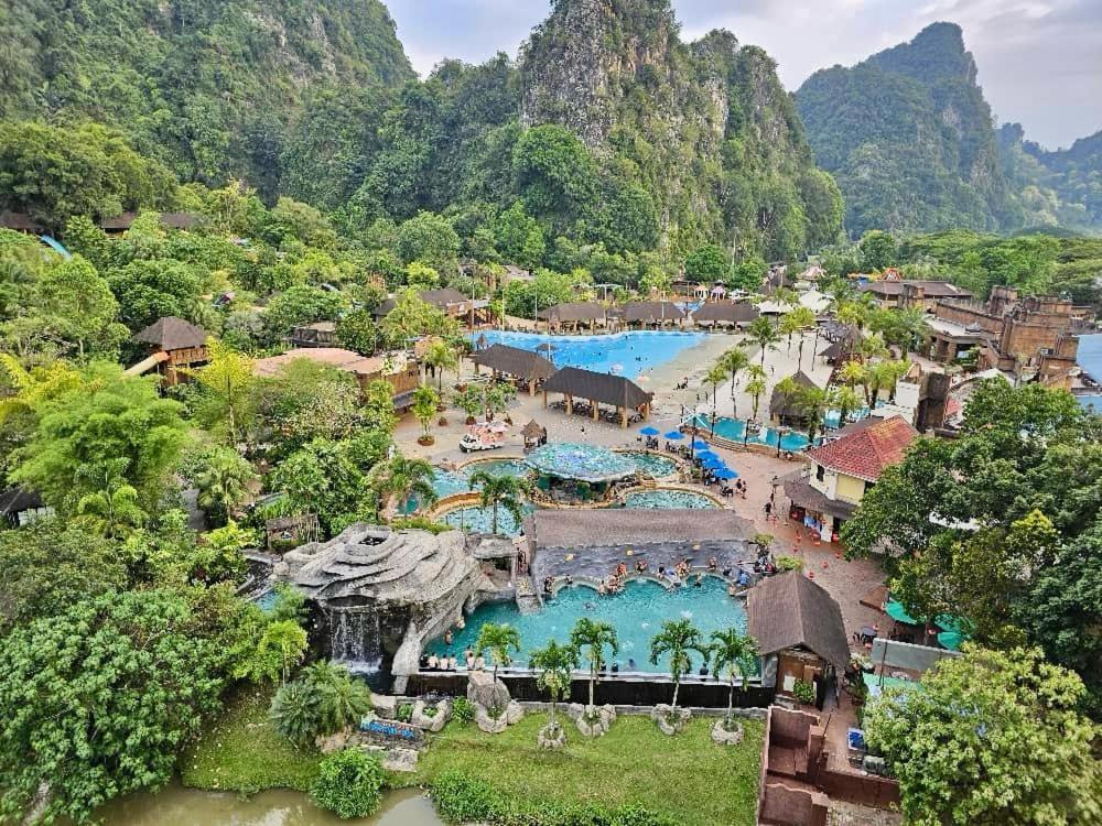 Hotspring 2 Room Suite @ Sunway Onsen with Theme Park View 4 to 6 pax