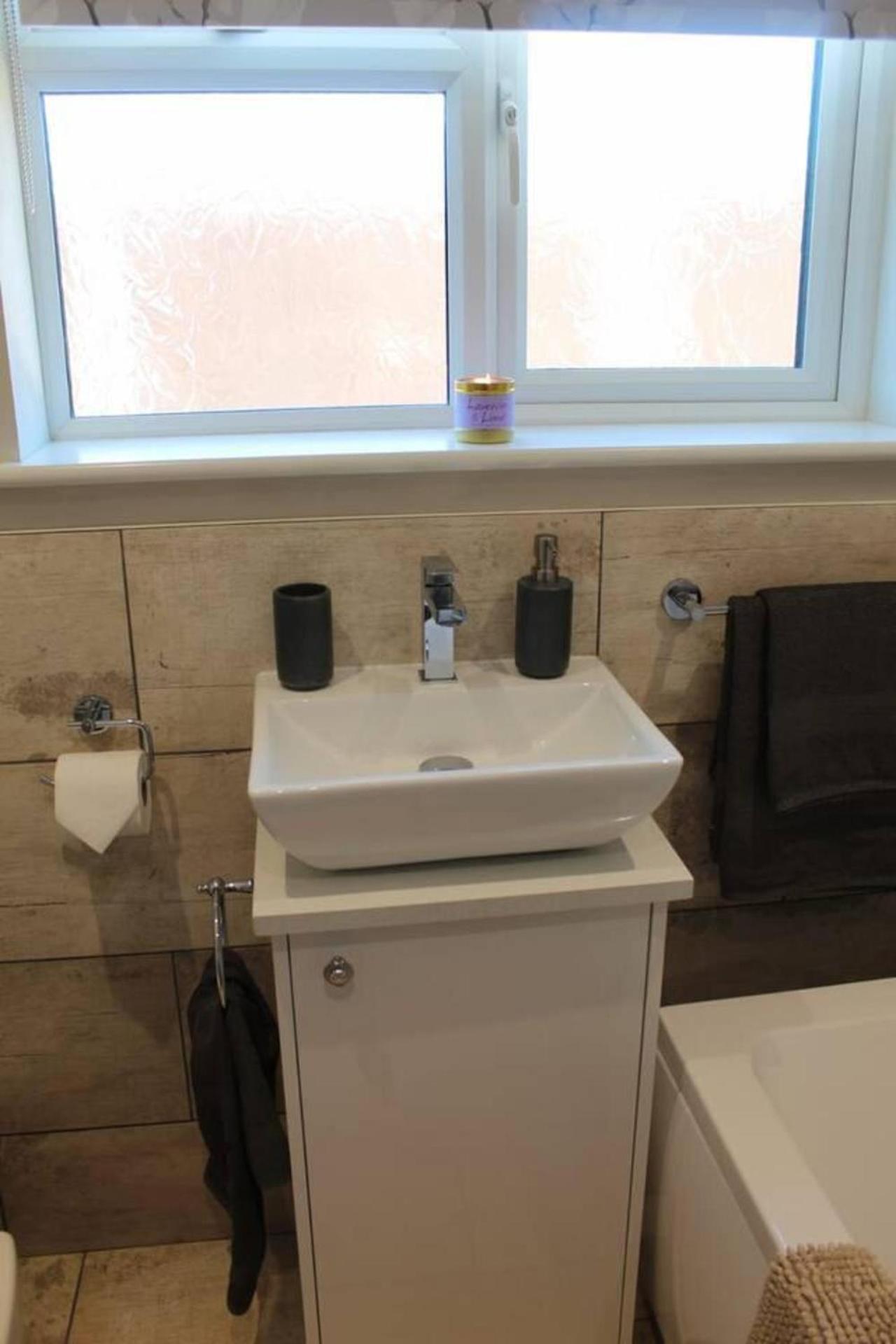 2 Bed House - Sleeps 4 - Pets - Garden - Parking