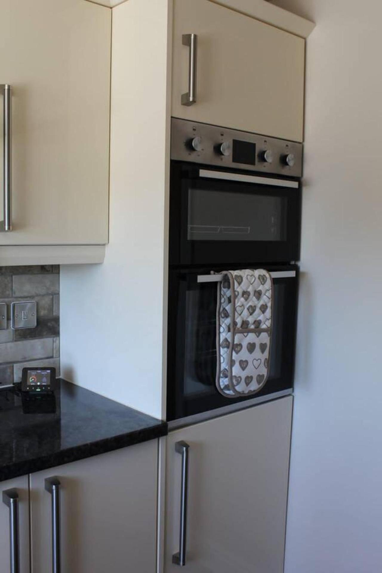 2 Bed House - Sleeps 4 - Pets - Garden - Parking