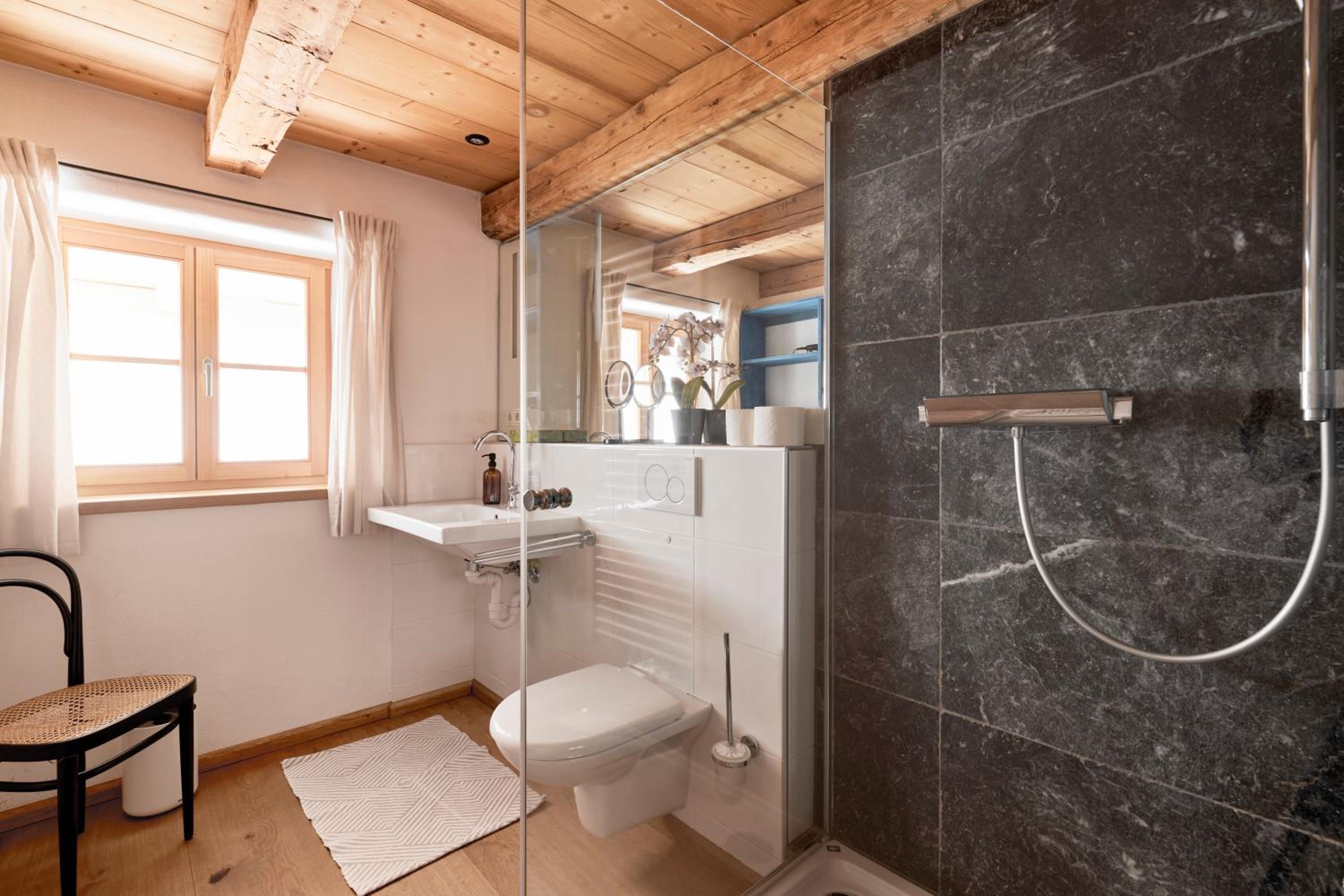 Villa Tegernsee - Exclusive Lakefront Villa with private Zirben Sauna, 4 Rooms for Family & Friends