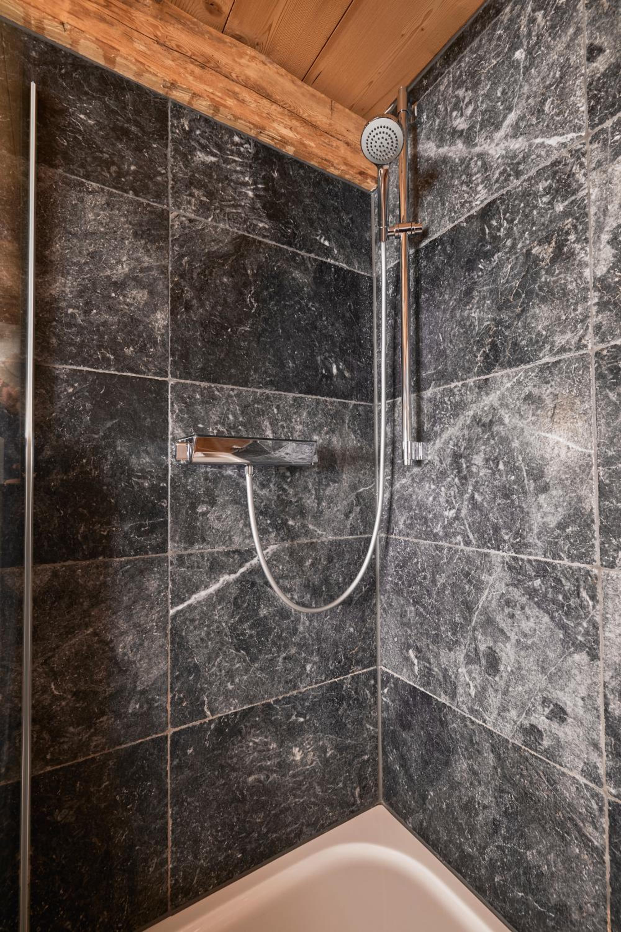 Villa Tegernsee - Exclusive Lakefront Villa with private Zirben Sauna, 4 Rooms for Family & Friends
