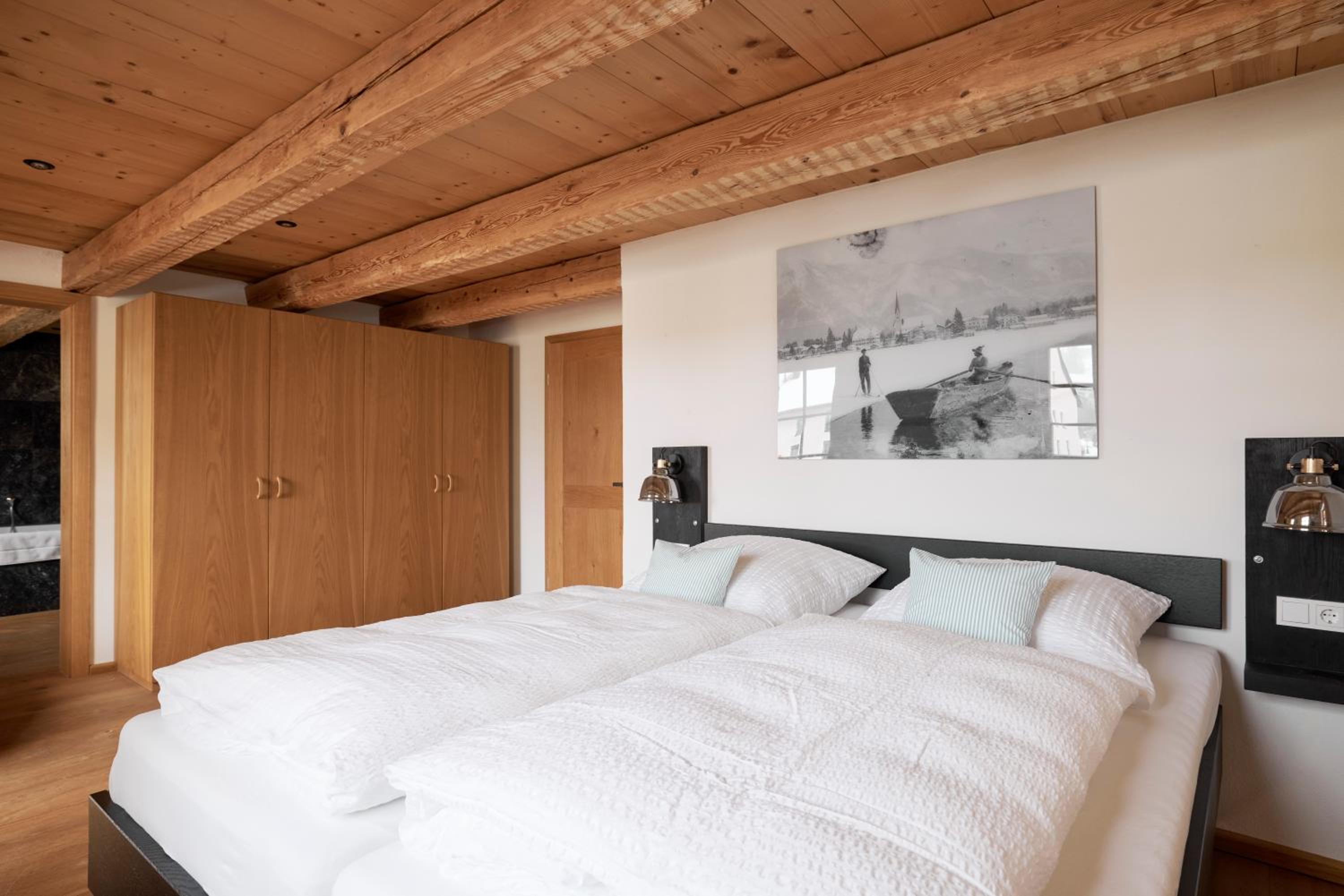 Villa Tegernsee - Exclusive Lakefront Villa with private Zirben Sauna, 4 Rooms for Family & Friends