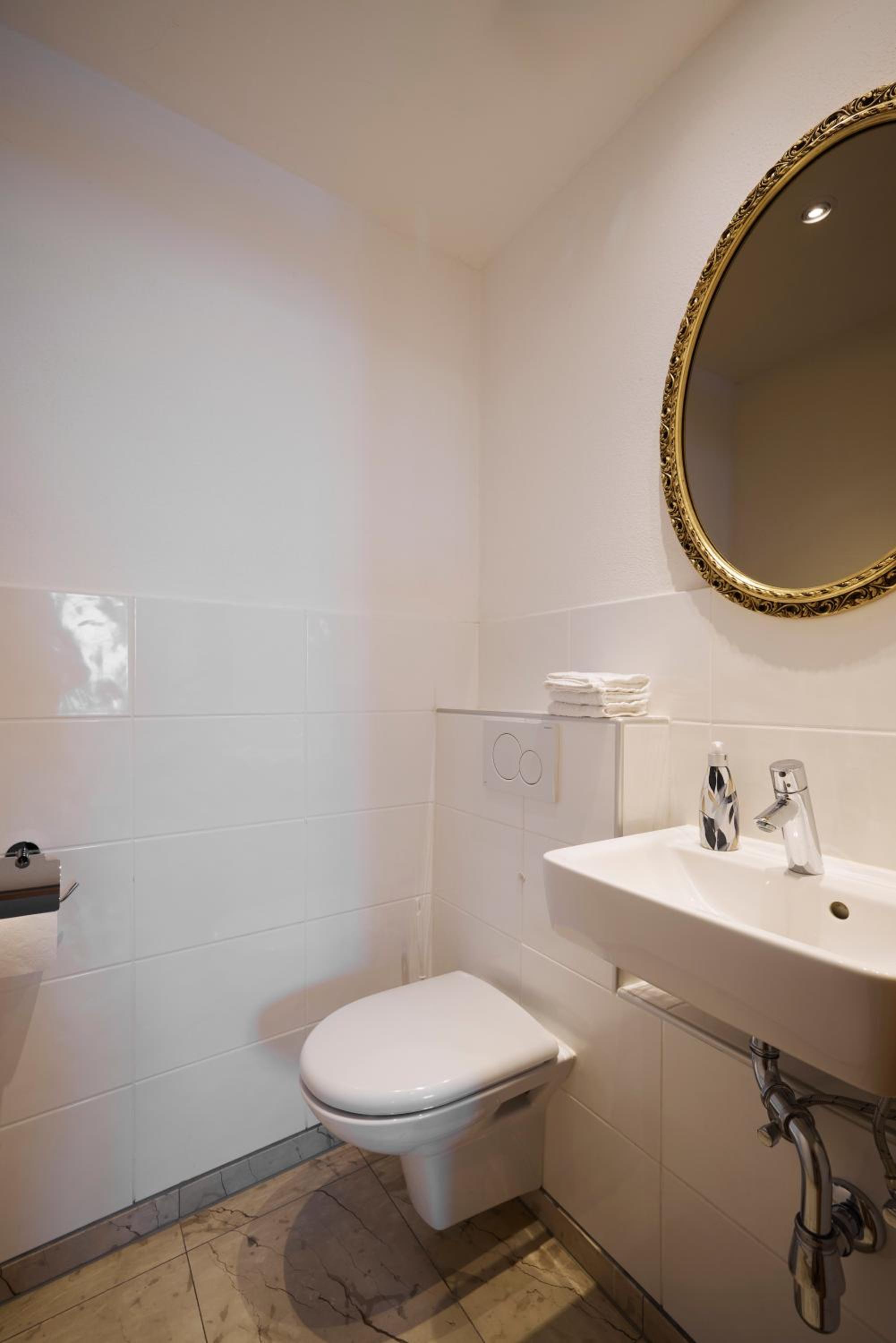 Villa Tegernsee - Exclusive Lakefront Villa with private Zirben Sauna, 4 Rooms for Family & Friends