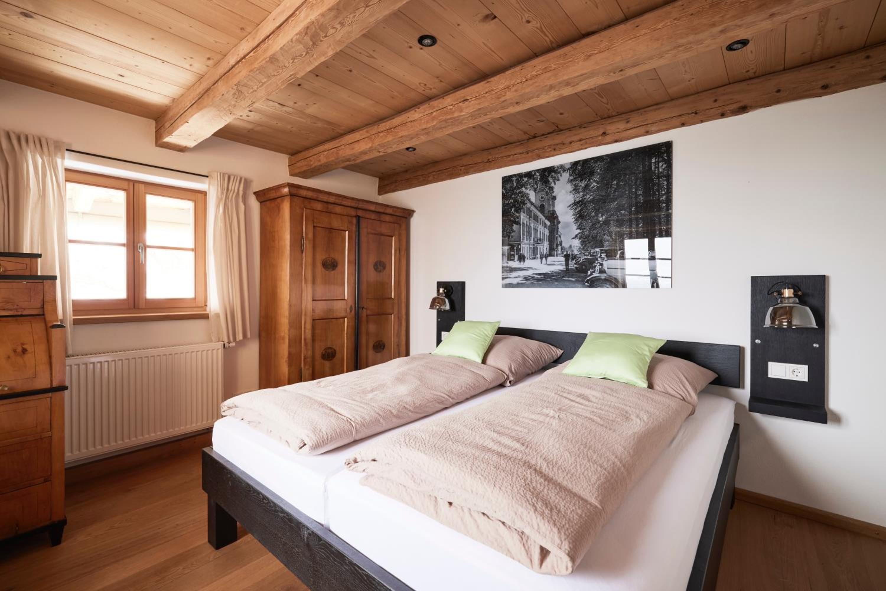 Villa Tegernsee - Exclusive Lakefront Villa with private Zirben Sauna, 4 Rooms for Family & Friends