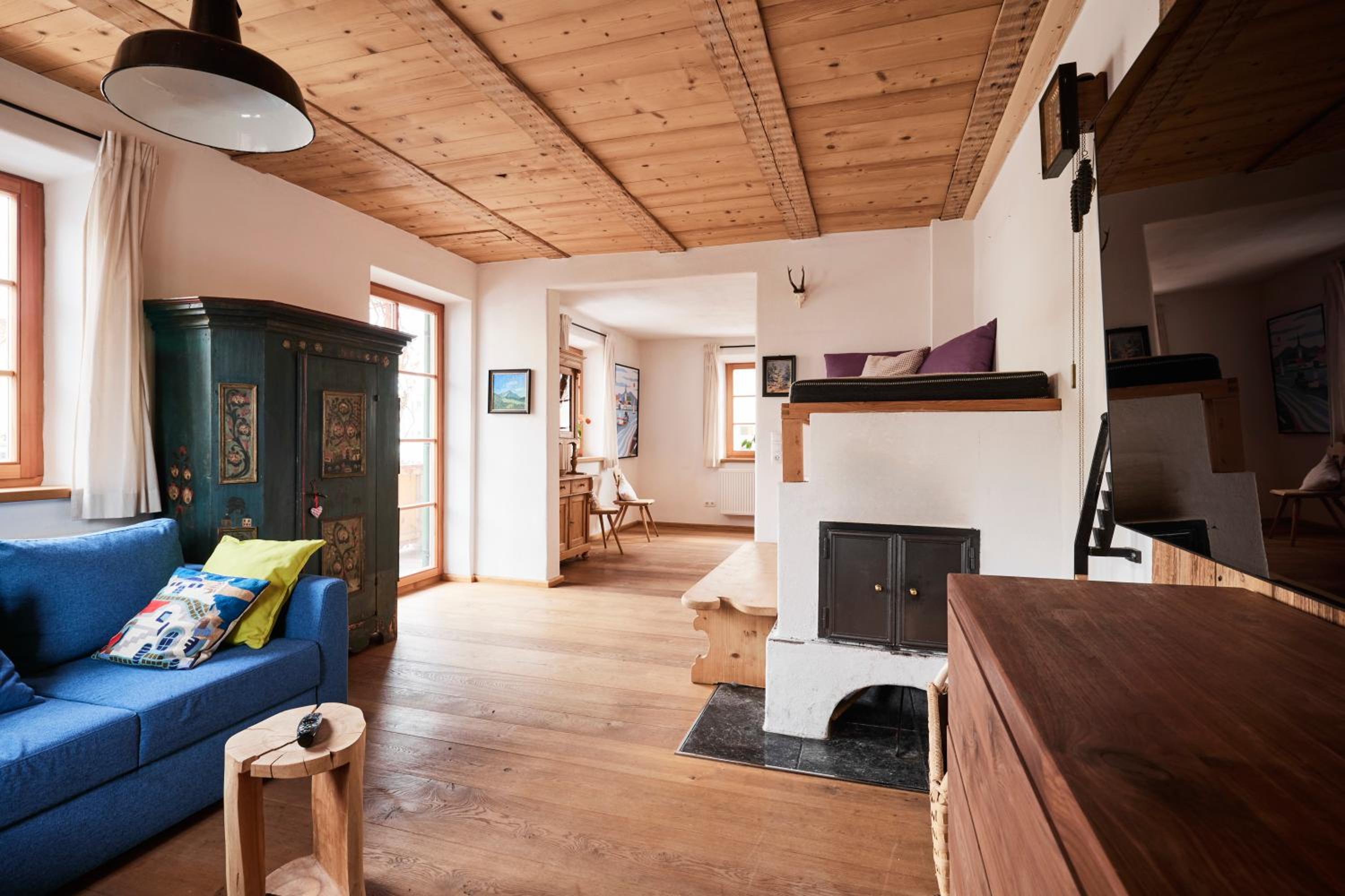 Villa Tegernsee - Exclusive Lakefront Villa with private Zirben Sauna, 4 Rooms for Family & Friends
