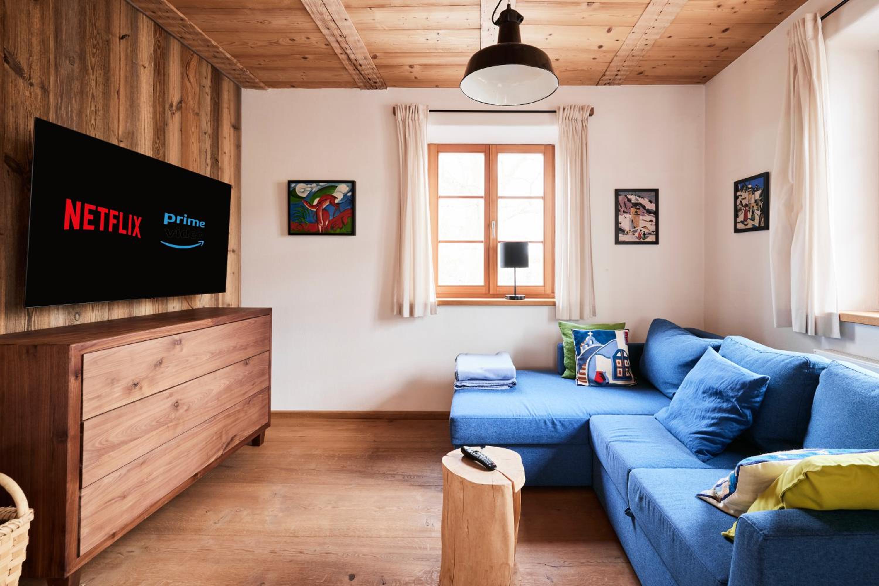 Villa Tegernsee - Exclusive Lakefront Villa with private Zirben Sauna, 4 Rooms for Family & Friends