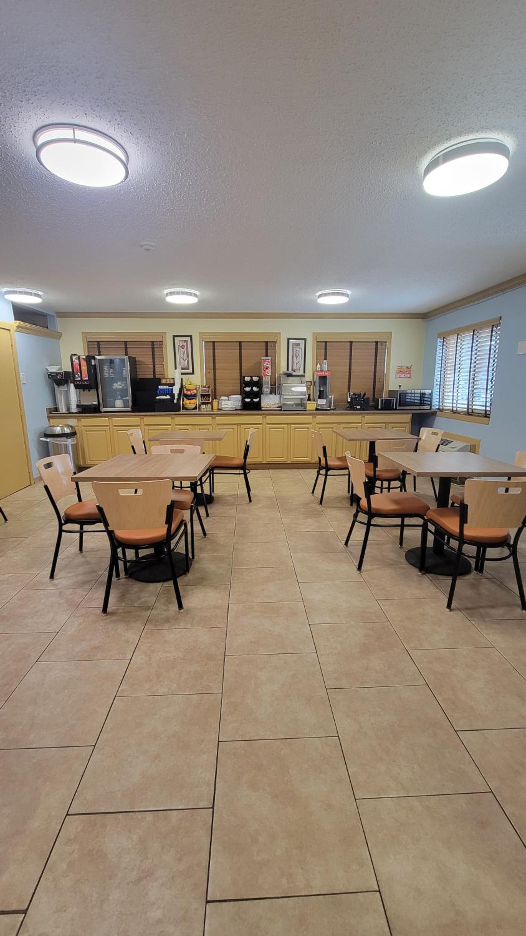 Sheridan Vacations - Days Inn by Wyndham Sheridan - Property Image 3