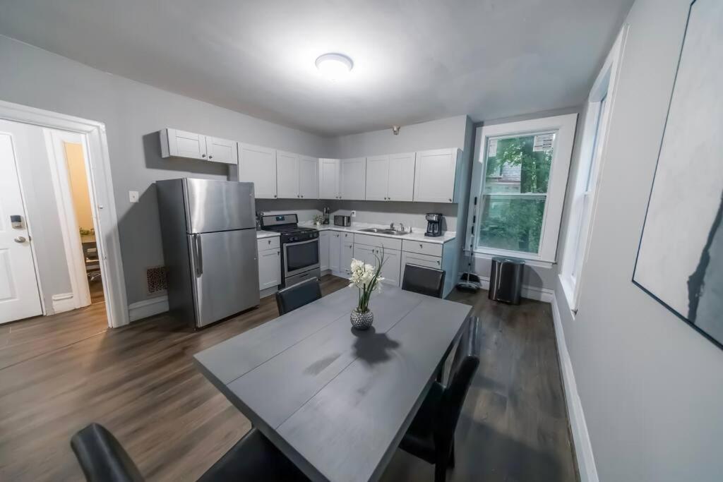 Large 3BDRM Close to Universities, Hospitals & Downtown, photo 7