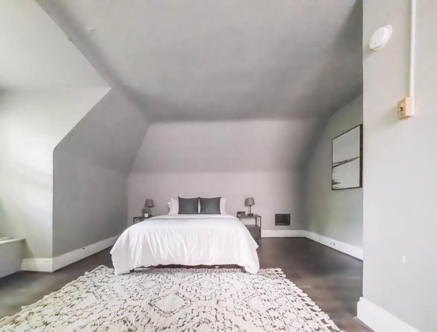 Large 3BDRM Close to Universities, Hospitals & Downtown, photo 4