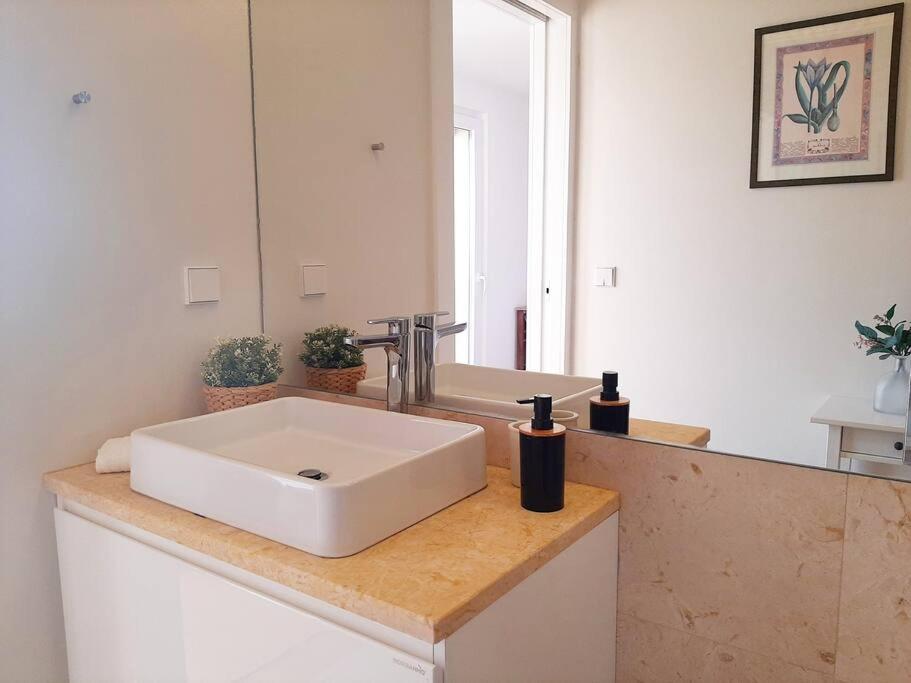 LXLUXHOME - Family and Cozy Apartment - AC - Parking - Lift
