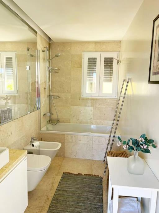LXLUXHOME - Family and Cozy Apartment - AC - Parking - Lift