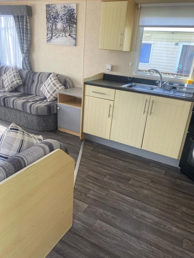 Golden palm 8 berth chapel saint leanords, ingoldmells, skegness caravan view 2
