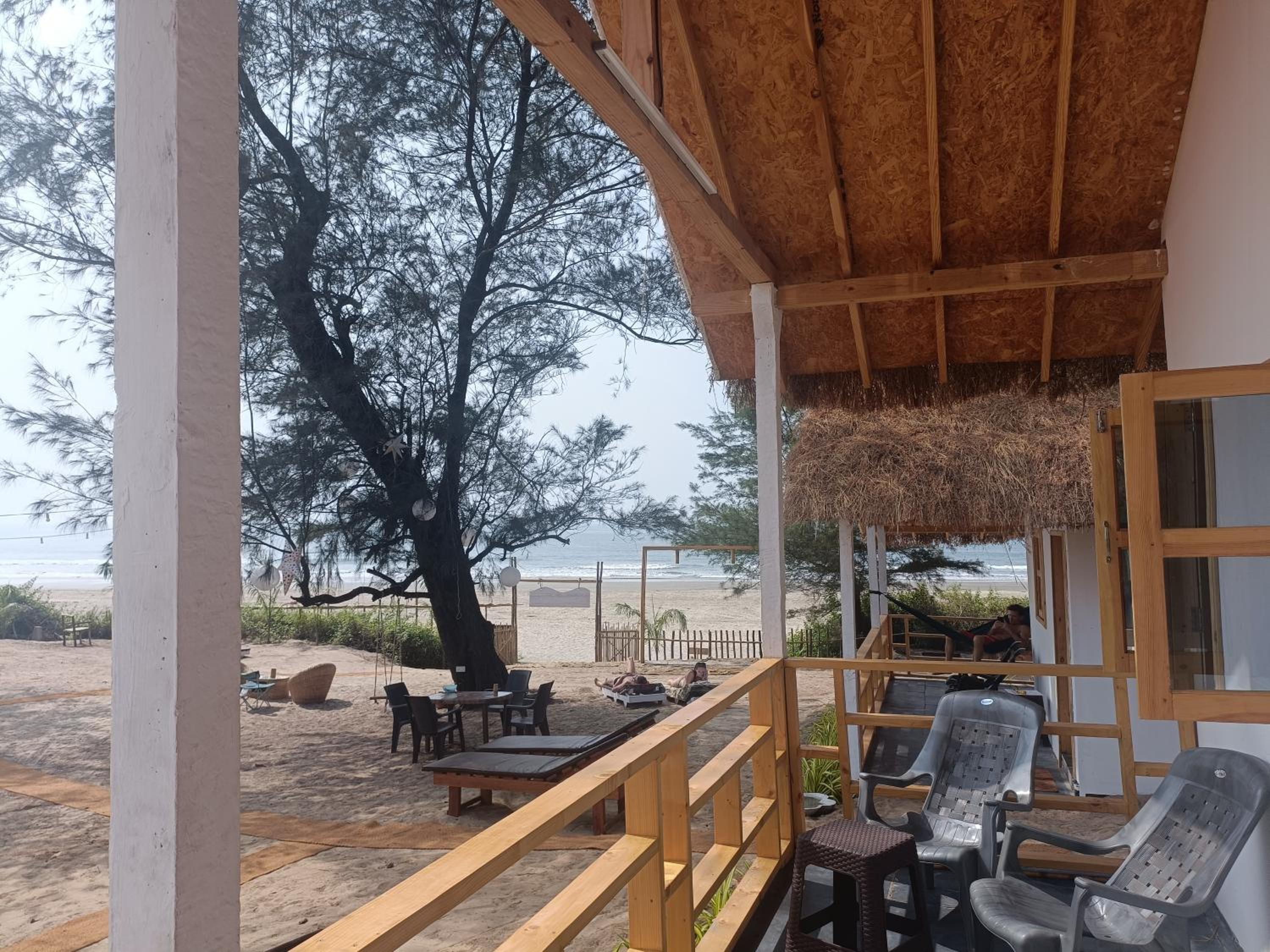 SeaOM Beach Huts and Tents