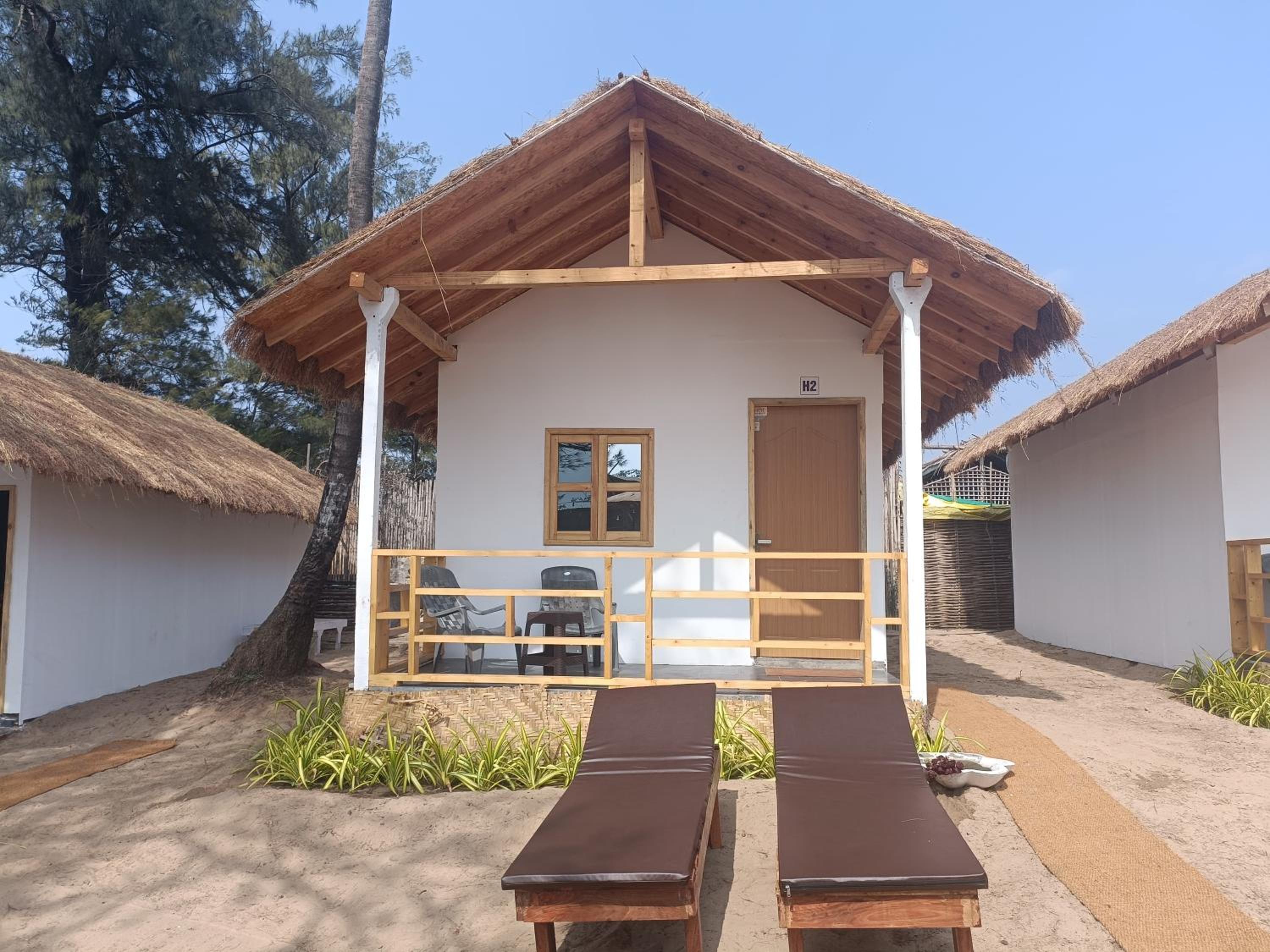 SeaOM Beach Huts and Tents