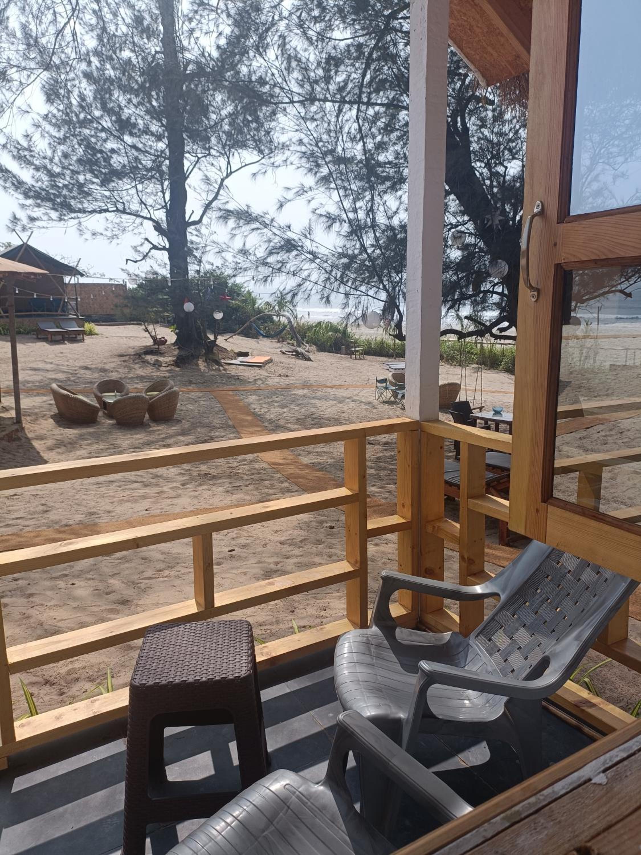 SeaOM Beach Huts and Tents