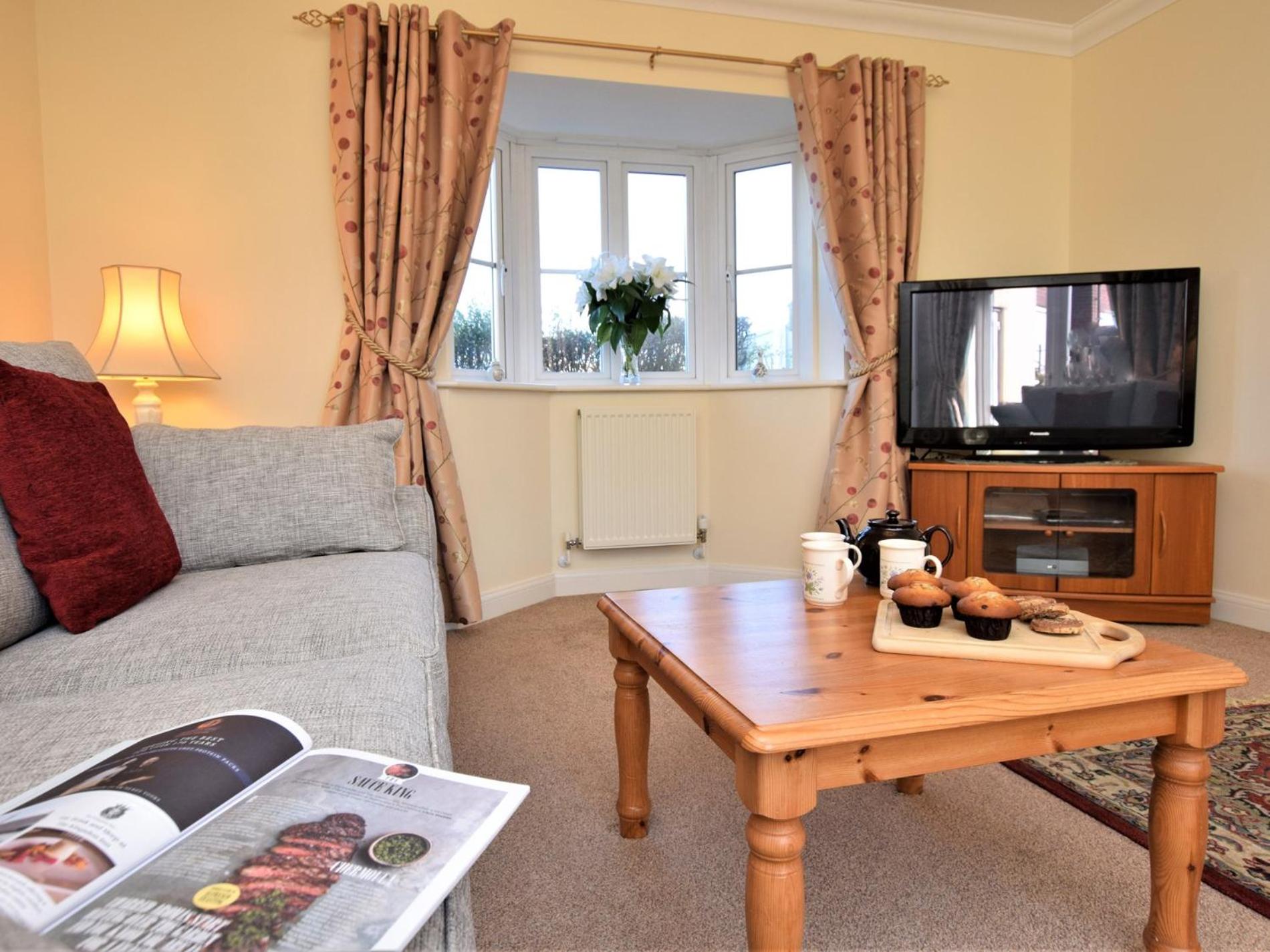 3 bed in Minehead TRINI view 2