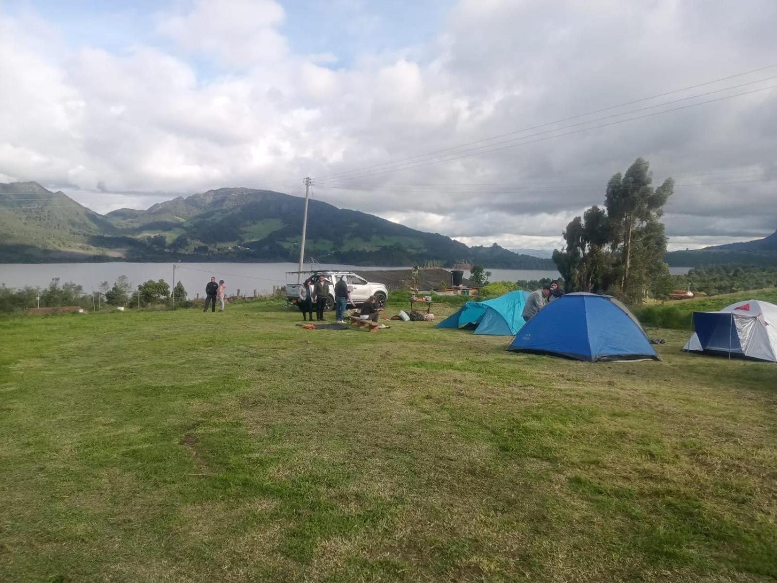 Zona De Camping Pachamamá de la Montaña Represa del Neusa