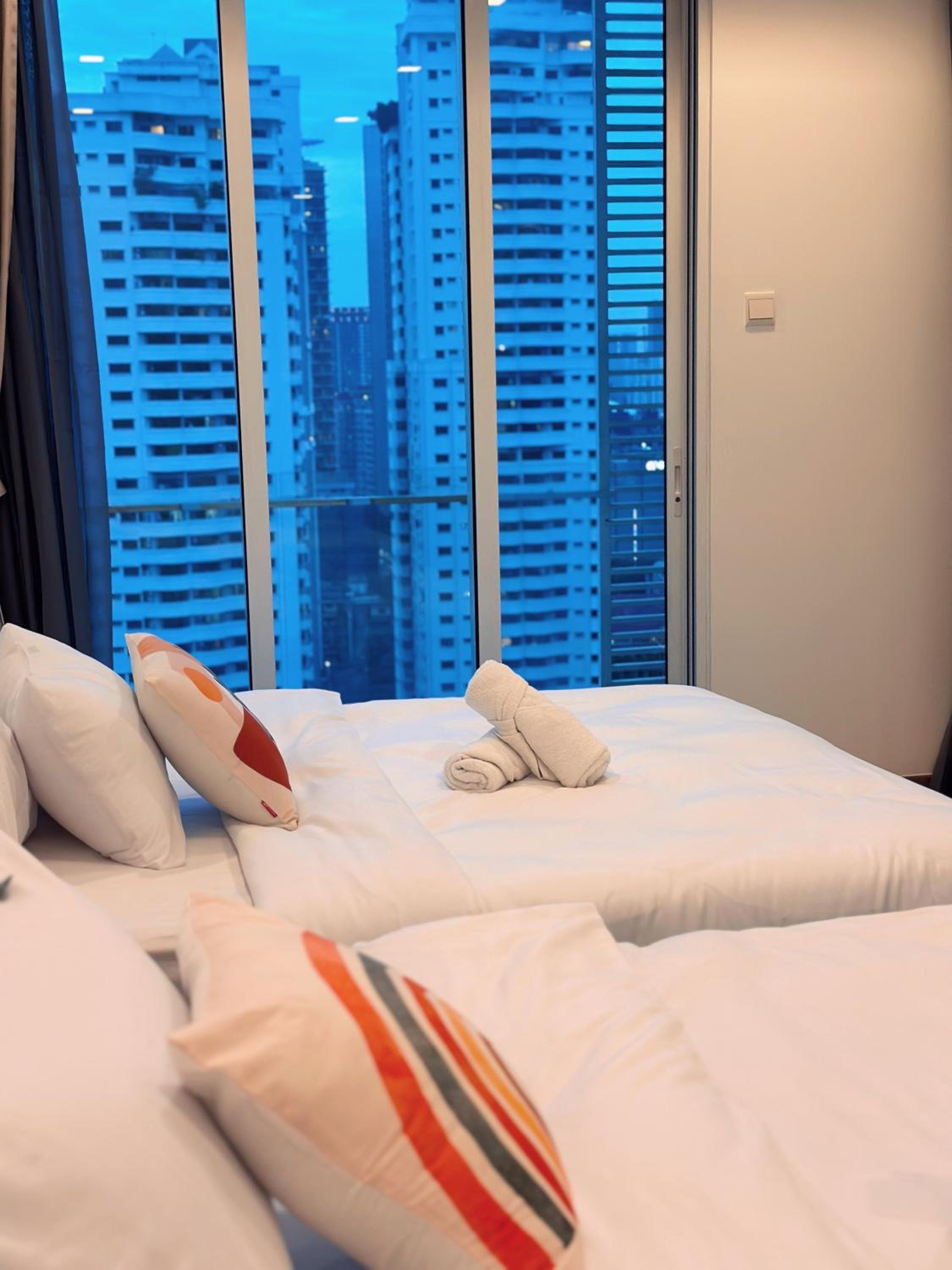 LUX SUITES KL City Pavilion Bukit Bintang with INFINITY POOL