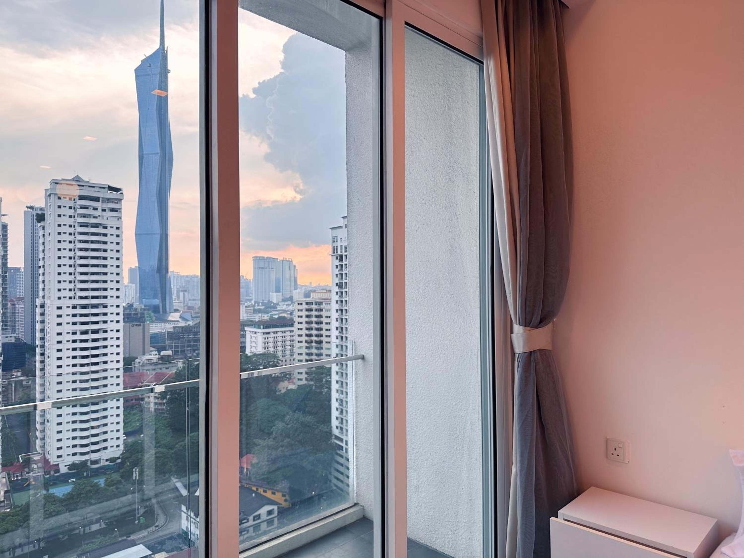 LUX SUITES KL City Pavilion Bukit Bintang with INFINITY POOL