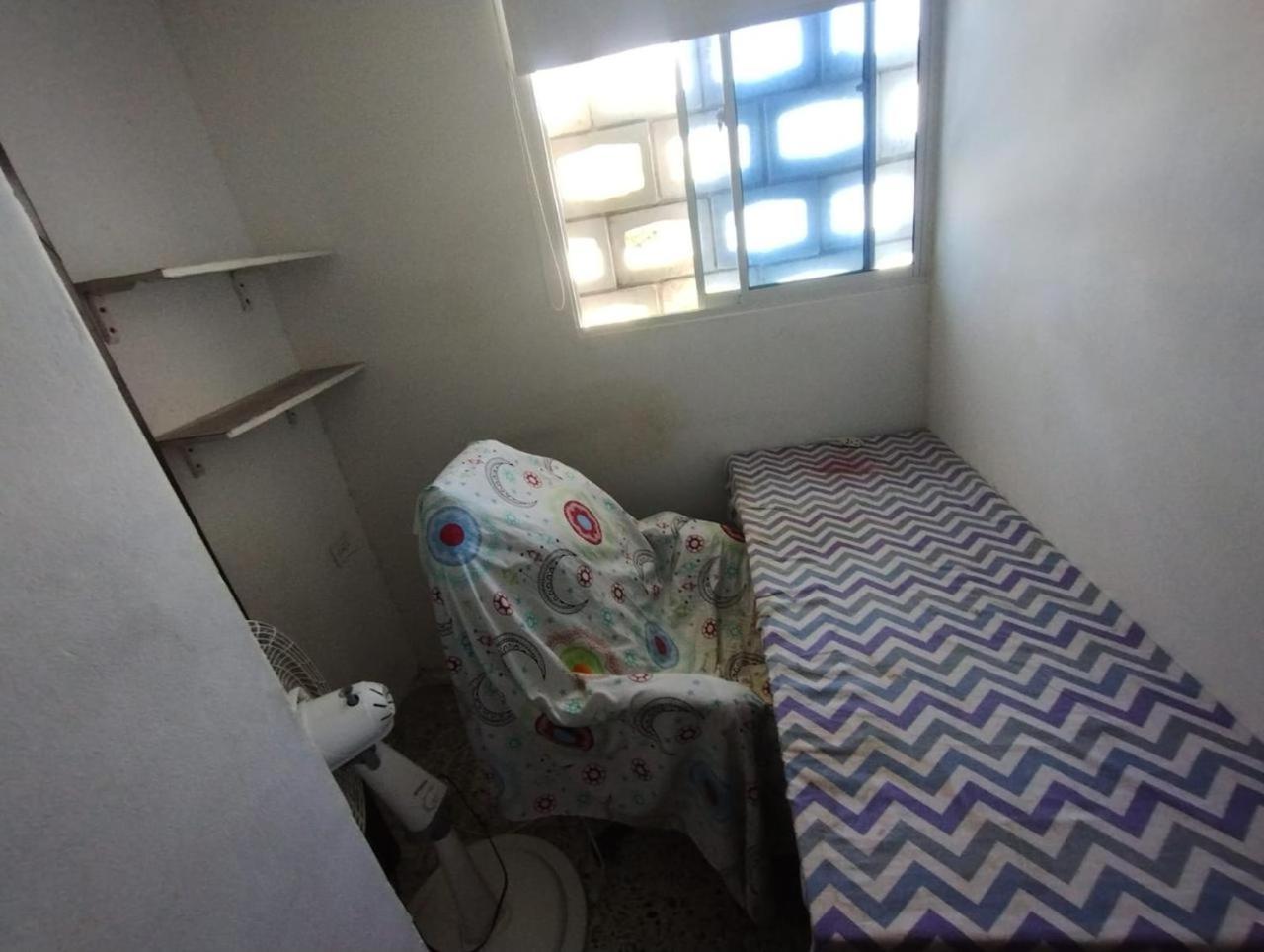 Habitación en RIOMAR casa con PISCINA