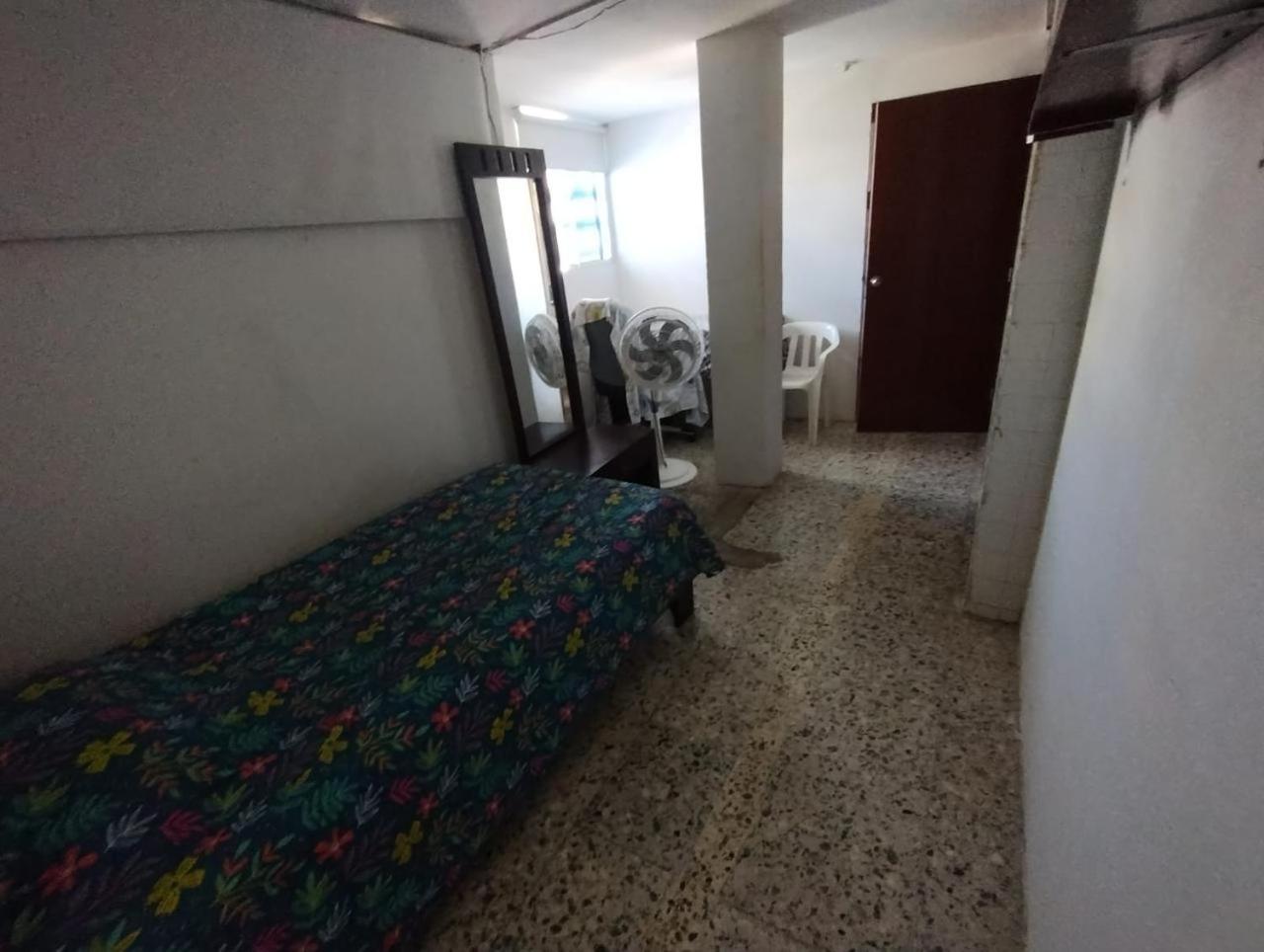 Habitación en RIOMAR casa con PISCINA